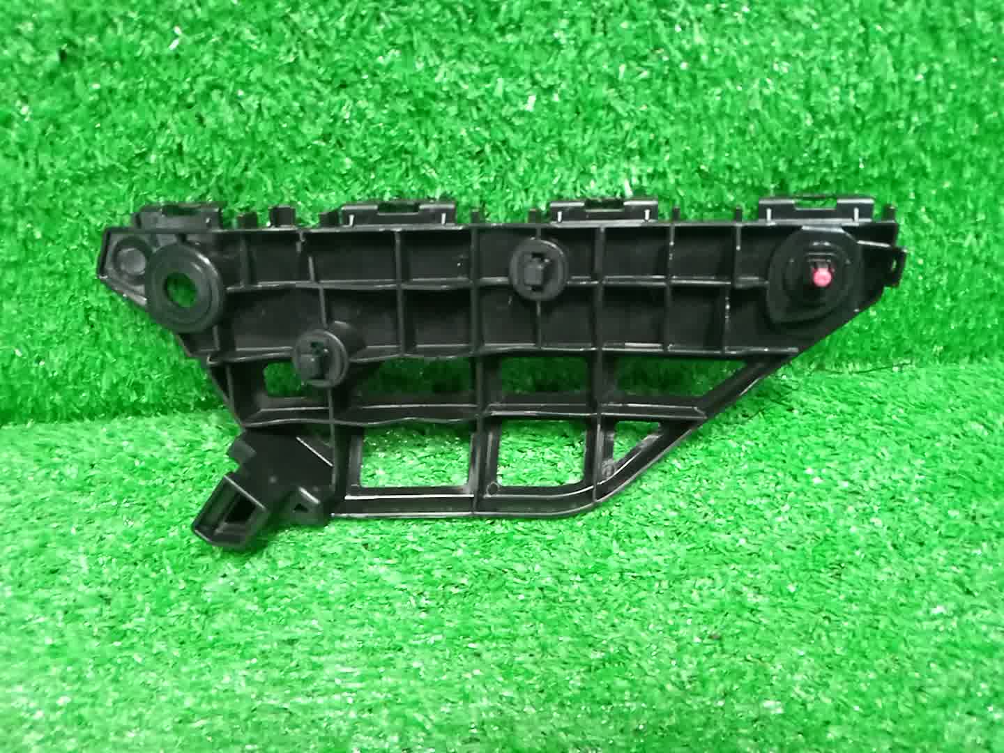 Крепление бампера правое переднее TOYOTA NOAH MZRA90W 52115-V1010 2 ракурс