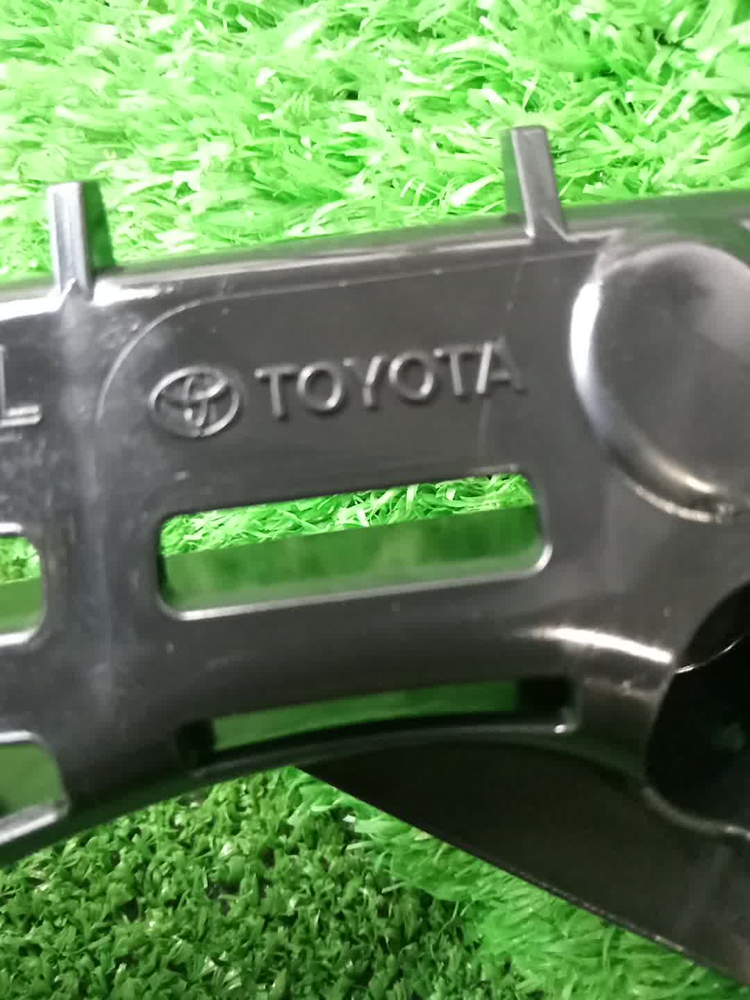 Крепление бампера левое переднее TOYOTA COROLLA ZRE212 52116-12440 3 ракурс Крепление бампера левое переднее TOYOTA COROLLA ZRE212 52116-12440 3 ракурс