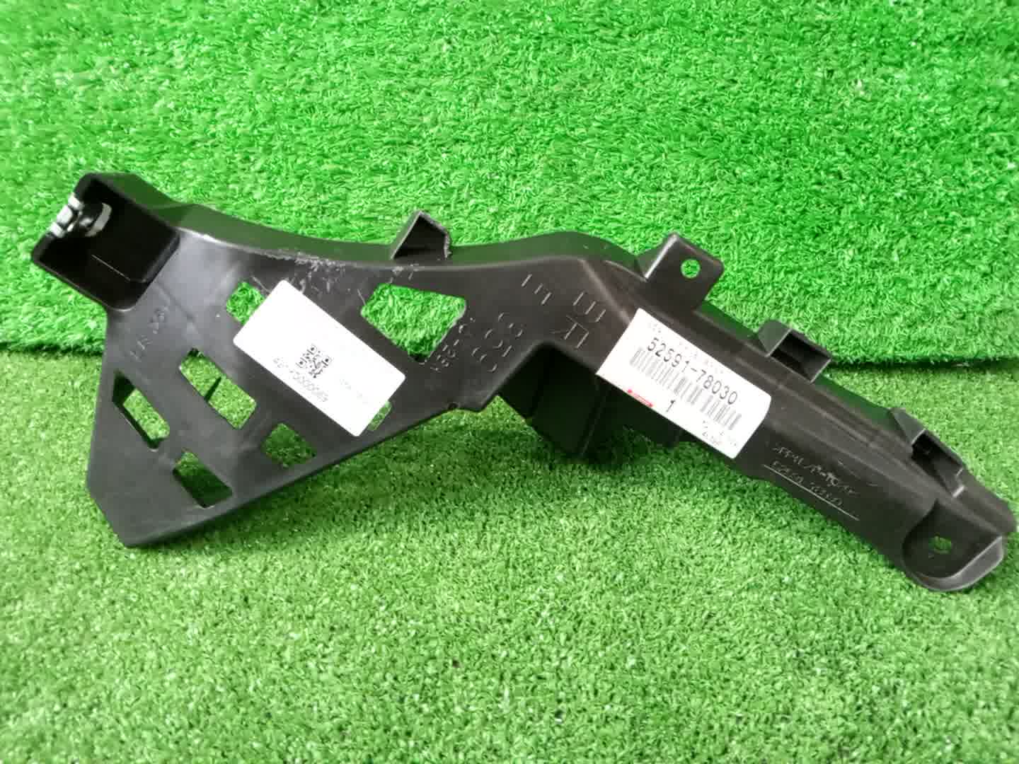 Крепление бампера правое заднее LEXUS NX450H+ AAZH26 52591-78030 1 ракурс
