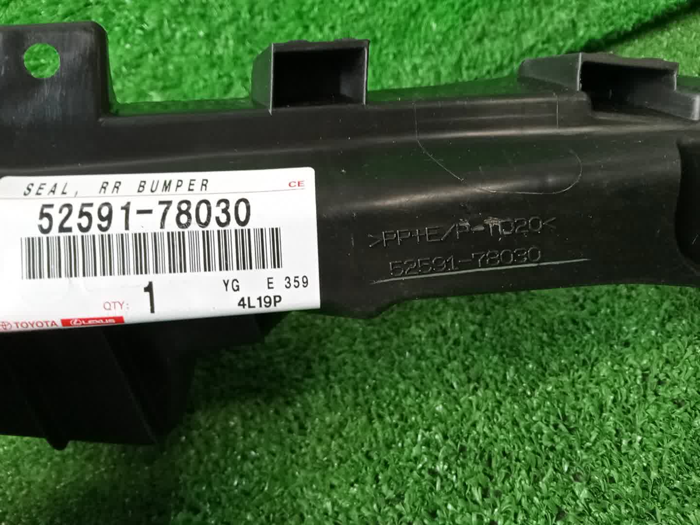Крепление бампера правое заднее LEXUS NX450H+ AAZH26 52591-78030 2 ракурс