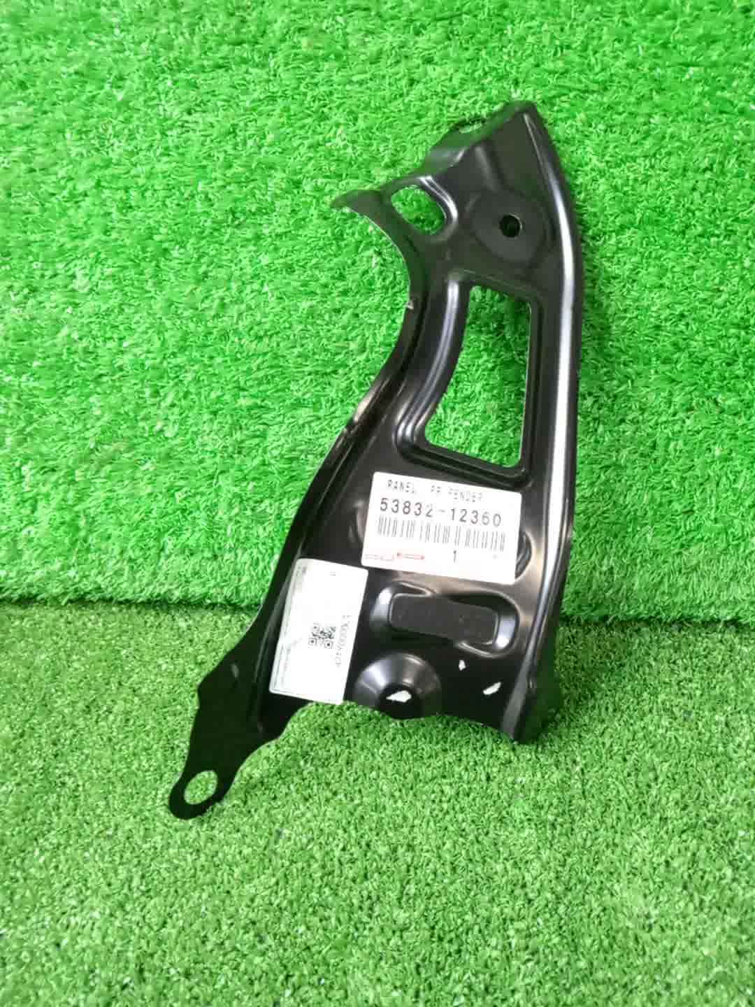 Крепление бампера левое переднее TOYOTA COROLLA ZWE211 53832-12360 1 ракурс