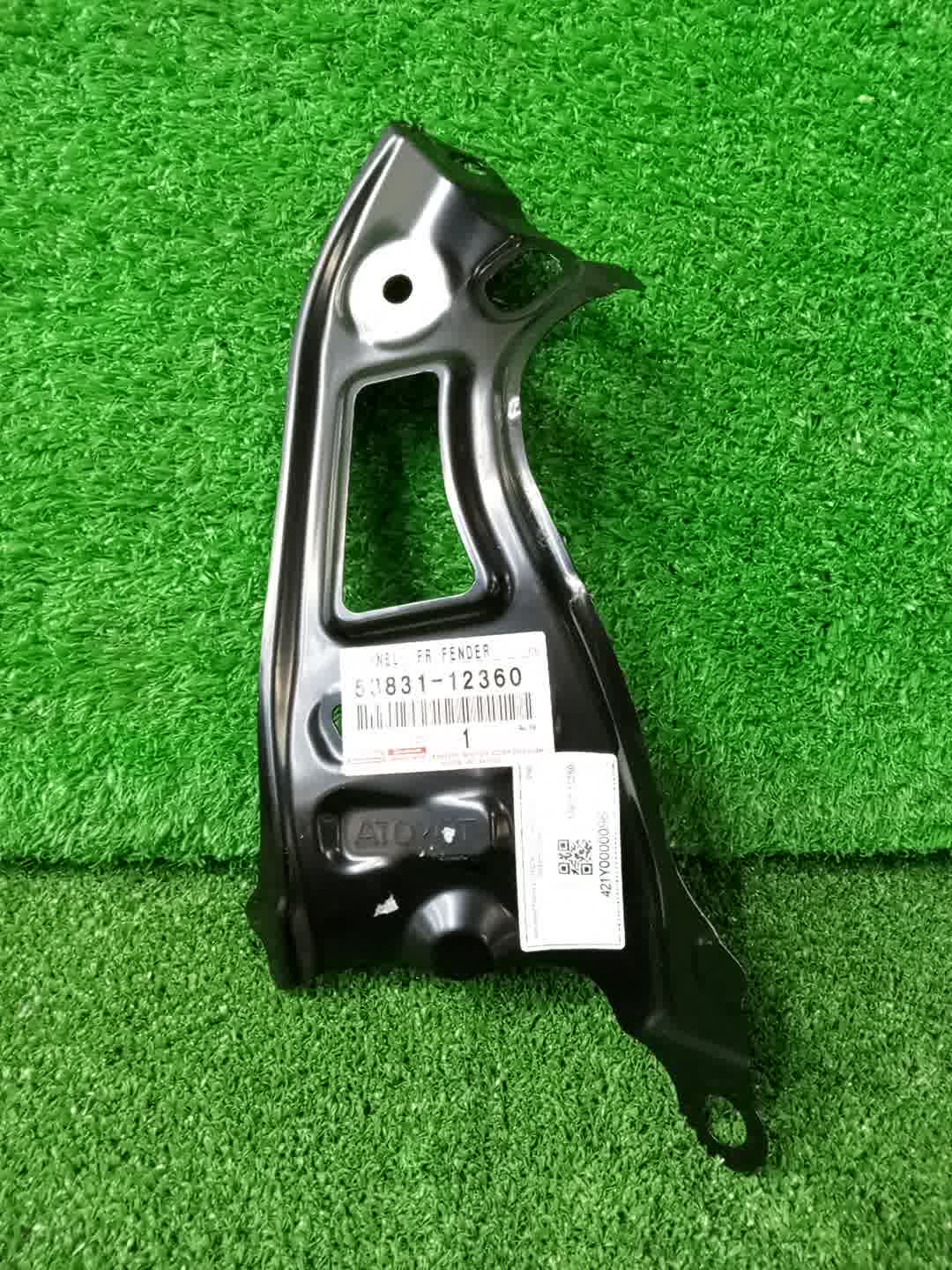 Крепление бампера правое переднее TOYOTA COROLLA ZWE211 53831-12360 1 ракурс Крепление бампера правое переднее TOYOTA COROLLA ZWE211 53831-12360 1 ракурс