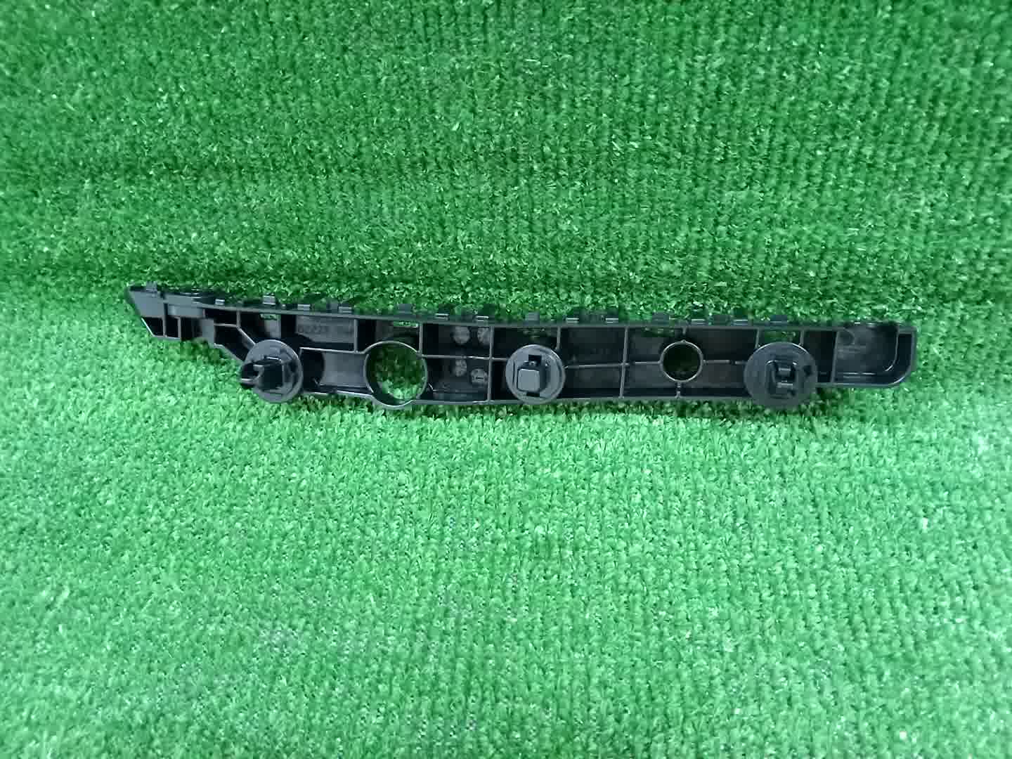 Крепление бампера правое переднее NISSAN ROOX B48A 62222-7NA0B 2 ракурс