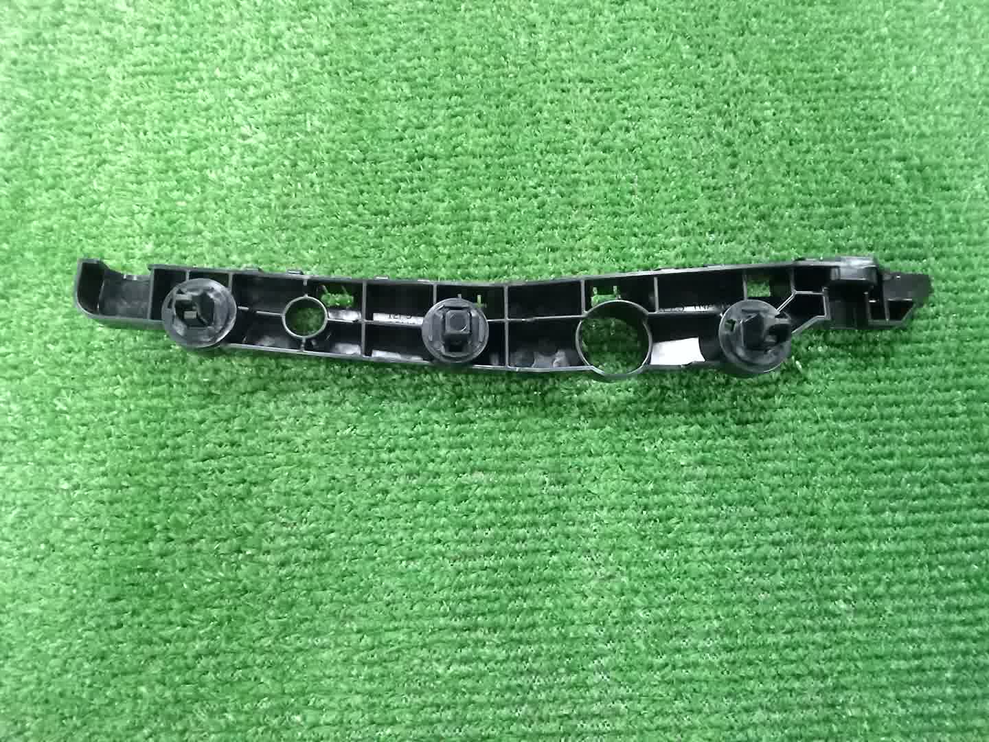 Крепление бампера левое переднее NISSAN ROOX B48A 62223-7NA0B 2 ракурс