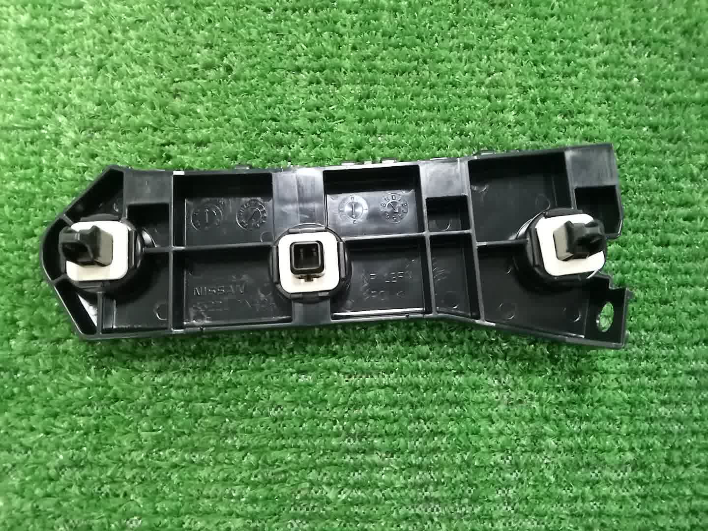Крепление бампера левое заднее NISSAN ROOX B48A 85221-7NA0A 2 ракурс