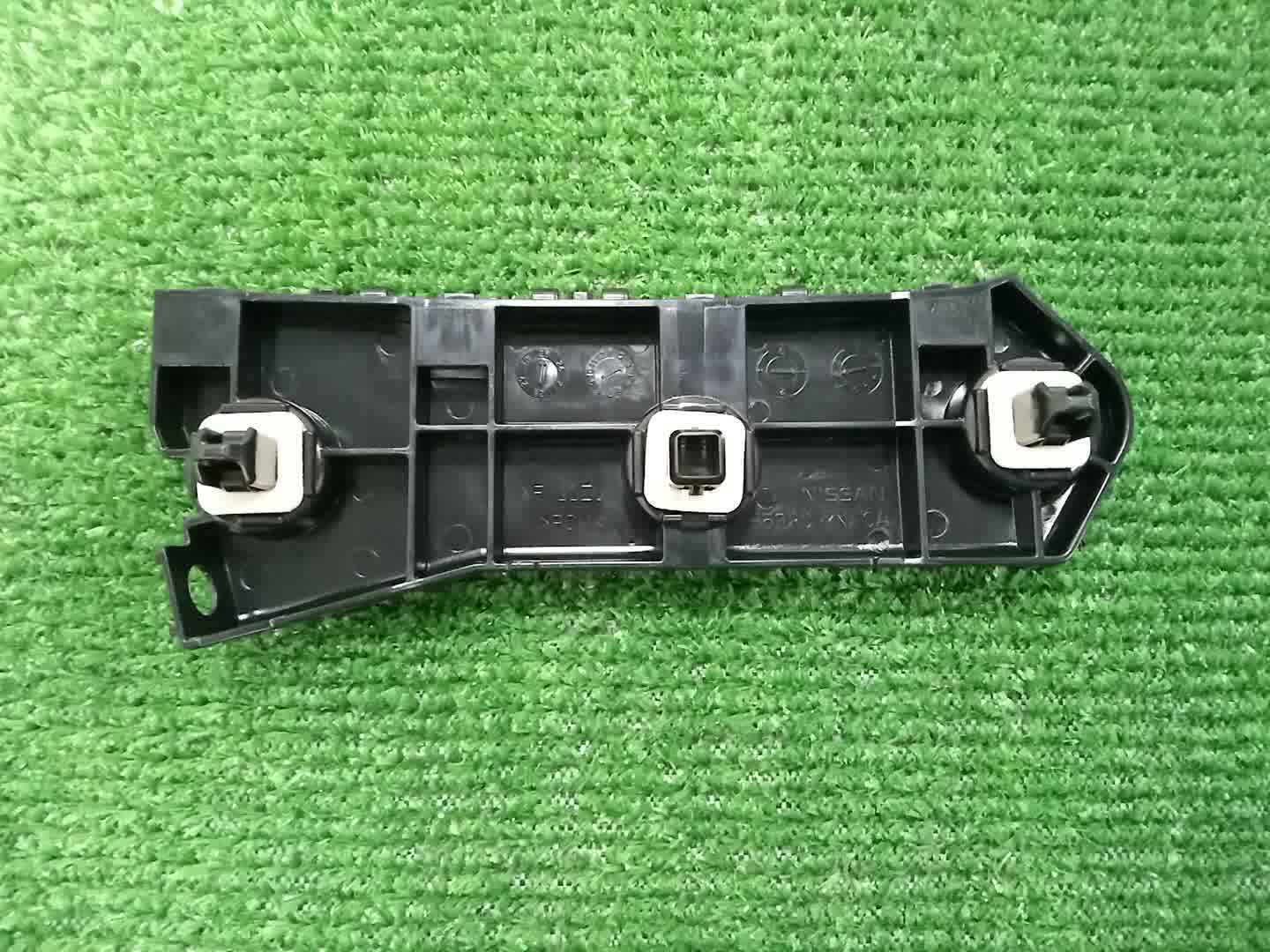 Крепление бампера правое заднее NISSAN ROOX B48A 85220-7NA0A 2 ракурс