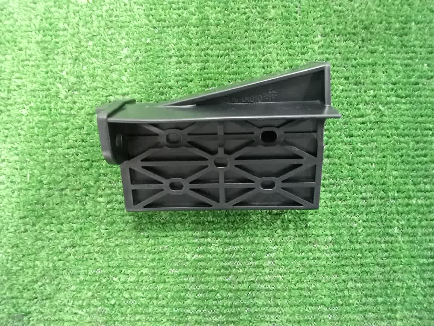 Крепление бампера левое переднее TOYOTA HILUX GUN125 52676-0K010 1 ракурс