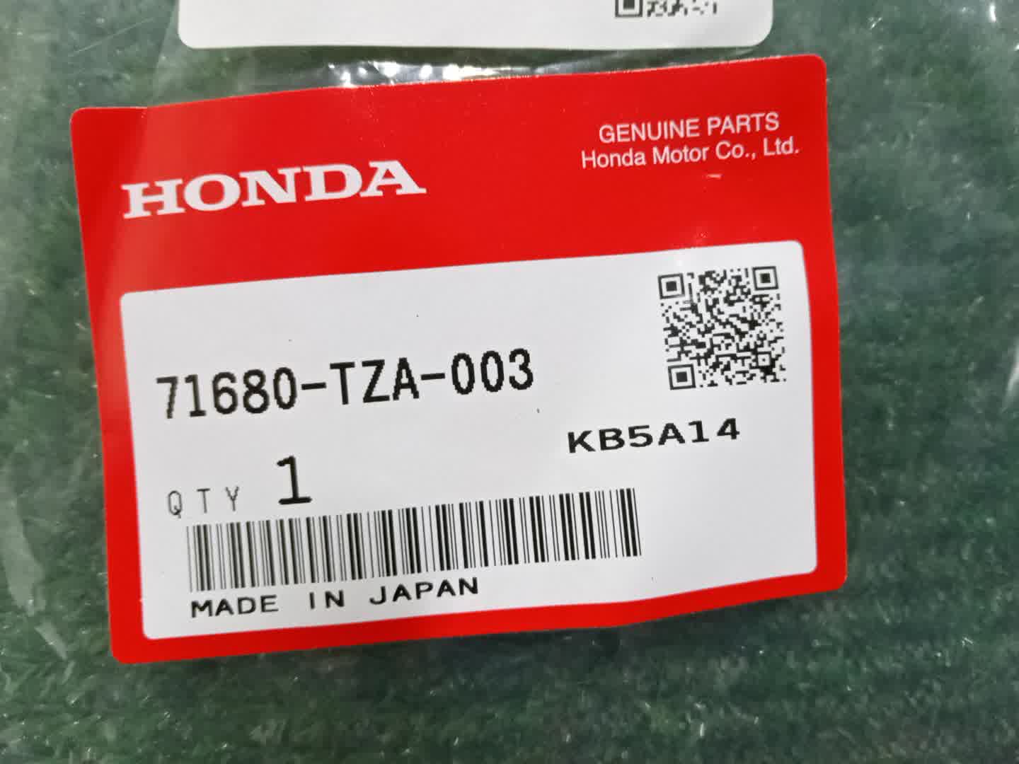 Крепление бампера левое заднее HONDA FIT GR5 71680-TZA-003 3 ракурс