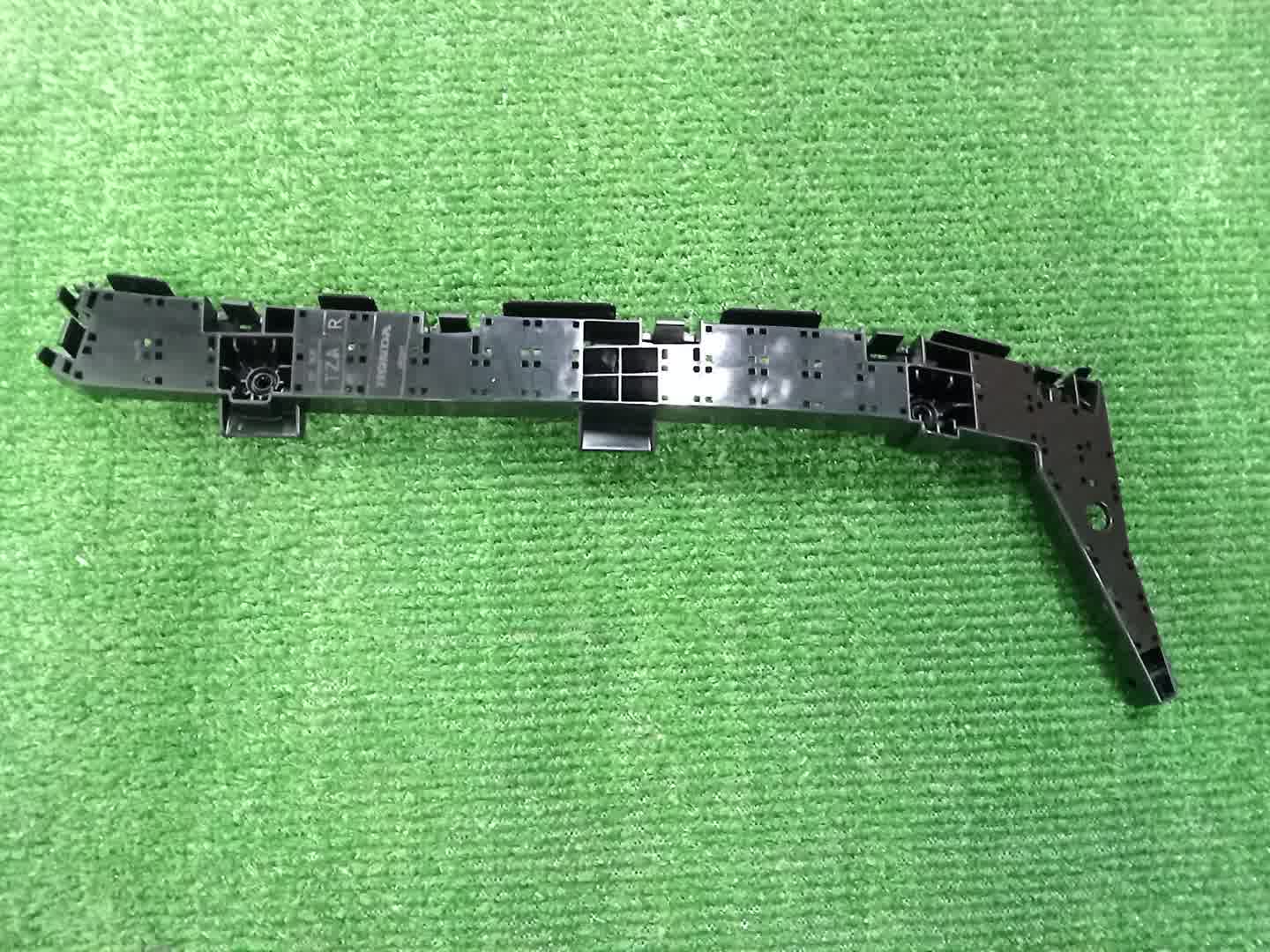 Крепление бампера правое заднее HONDA FIT GR5 71630-TZA-003 1 ракурс