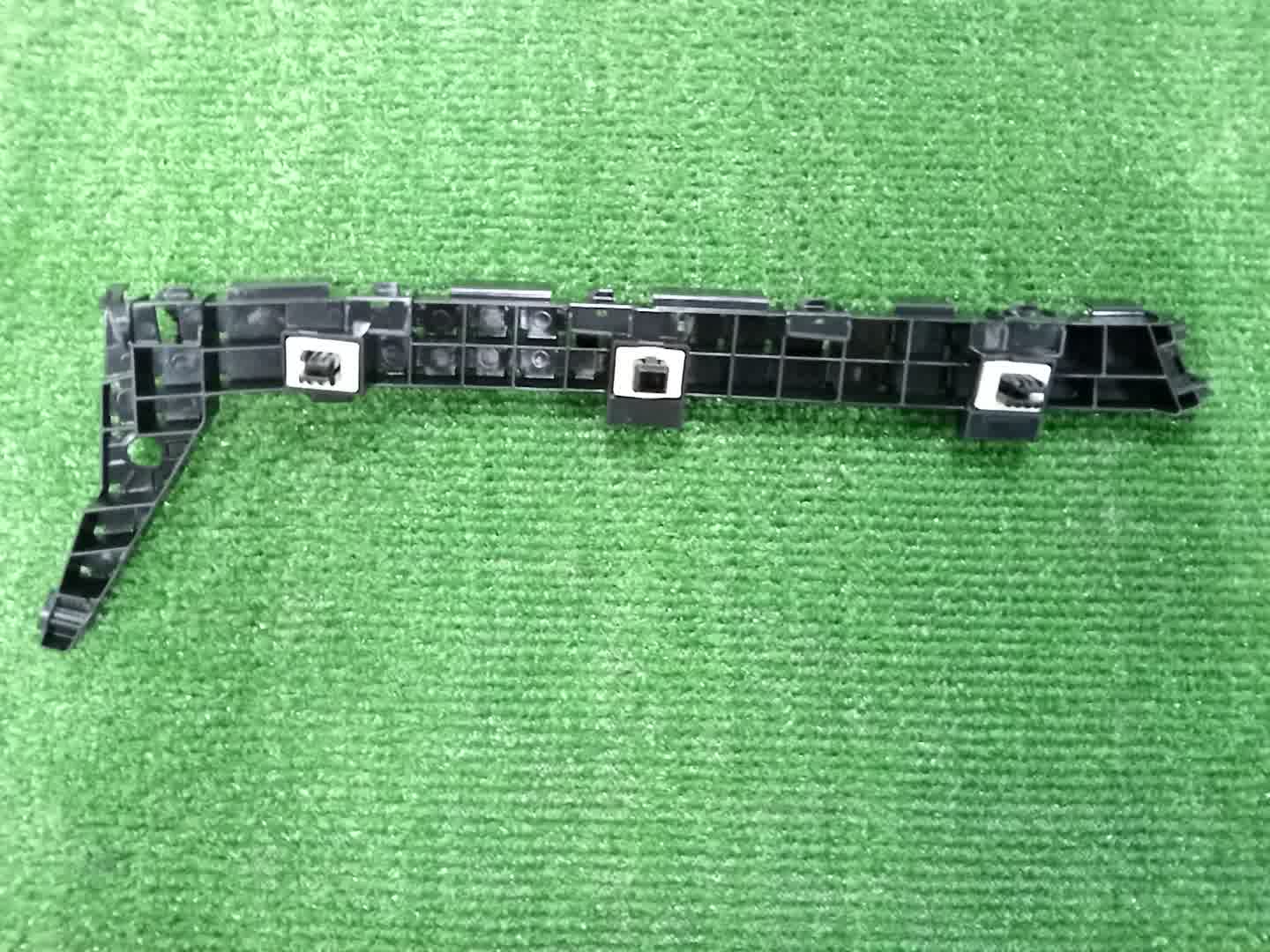 Крепление бампера правое заднее HONDA FIT GR5 71630-TZA-003 2 ракурс
