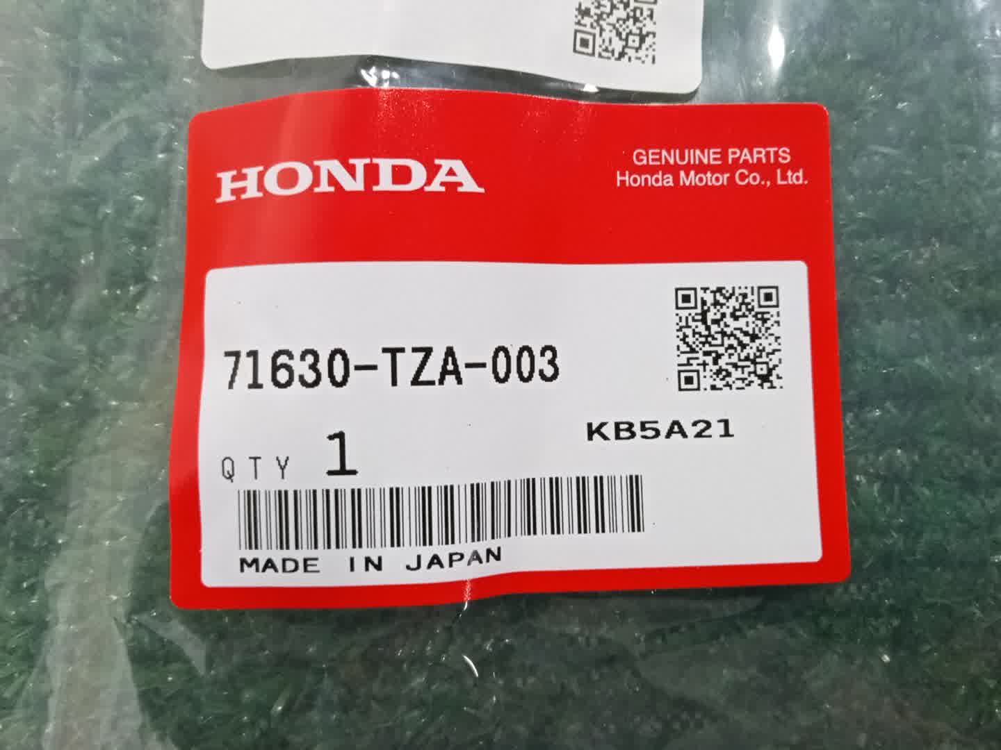 Крепление бампера правое заднее HONDA FIT GR5 71630-TZA-003 3 ракурс