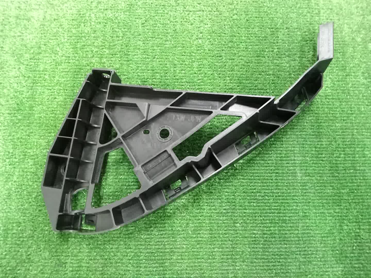 Крепление бампера правое переднее HONDA INSIGHT ZE4 71140-TXM-A00 2 ракурс