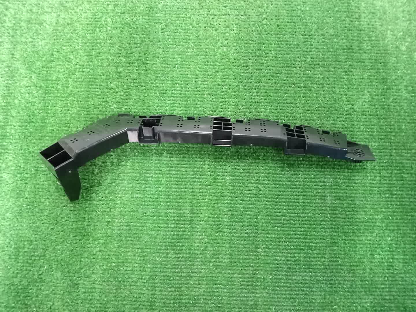 Крепление бампера правое заднее HONDA VEZEL RV6 71630-3M0-003 1 ракурс