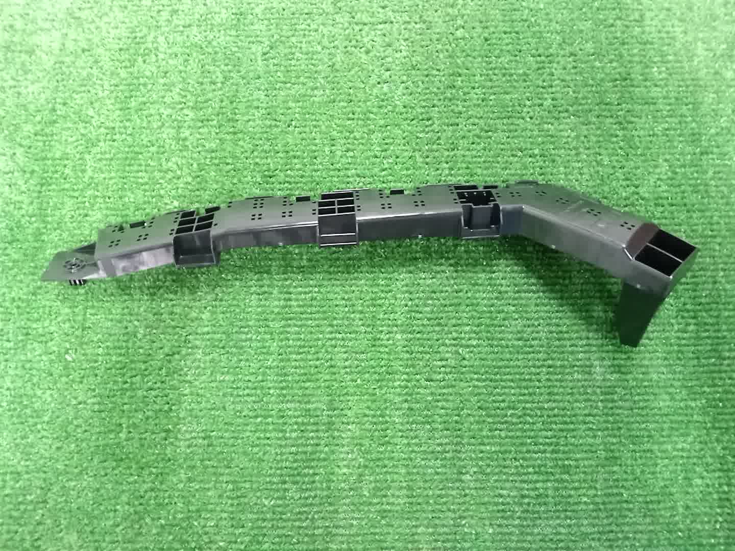 Крепление бампера левое заднее HONDA VEZEL RV6 71680-3M0-003 2 ракурс