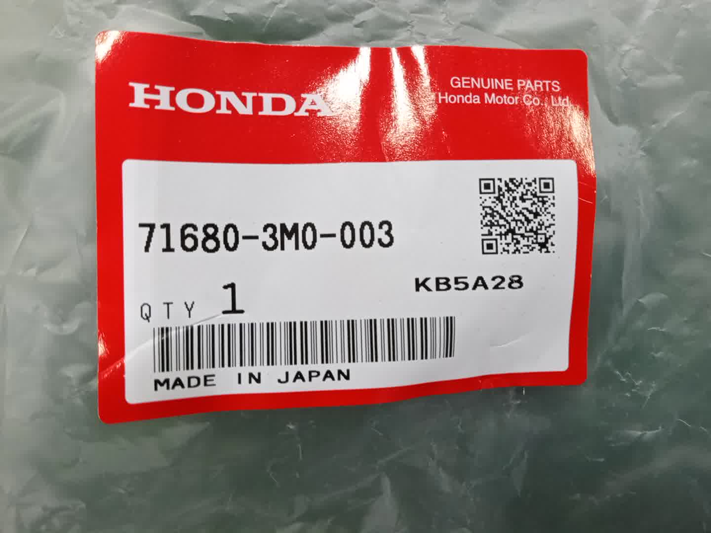 Крепление бампера левое заднее HONDA VEZEL RV6 71680-3M0-003 3 ракурс