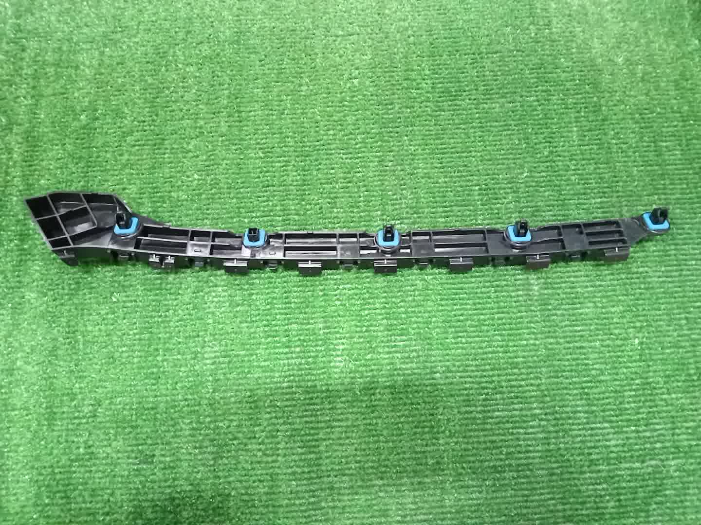 Крепление бампера правое заднее MITSUBISHI OUTLANDER GN0W 6410D536 2 ракурс