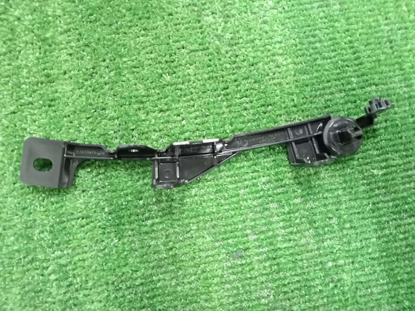 Крепление бампера правое переднее TOYOTA C-HR NGX10 52145-10060 1 ракурс