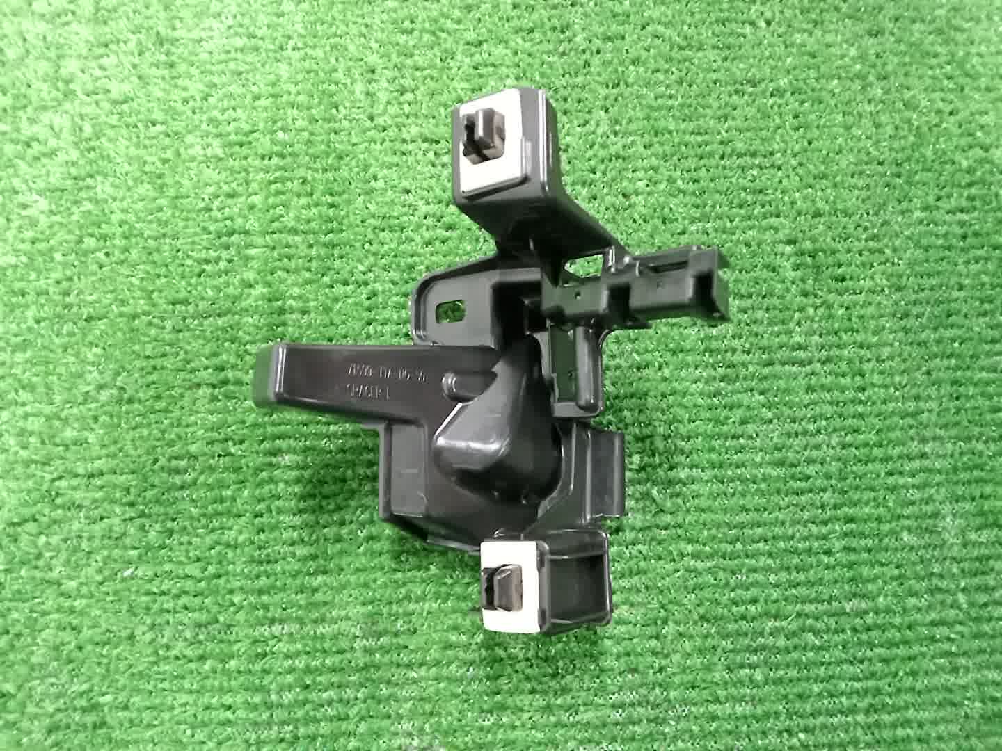 Крепление бампера левое заднее HONDA N-BOX JF3 71599-TTA-N01 2 ракурс