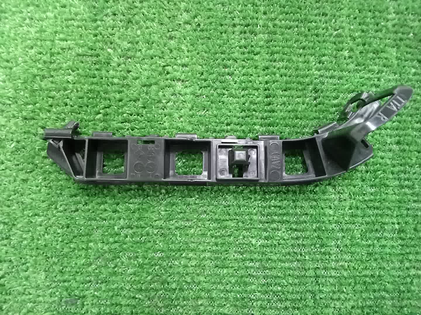 Крепление бампера правое заднее HONDA N-BOX JF3 71593-TTA-013 2 ракурс