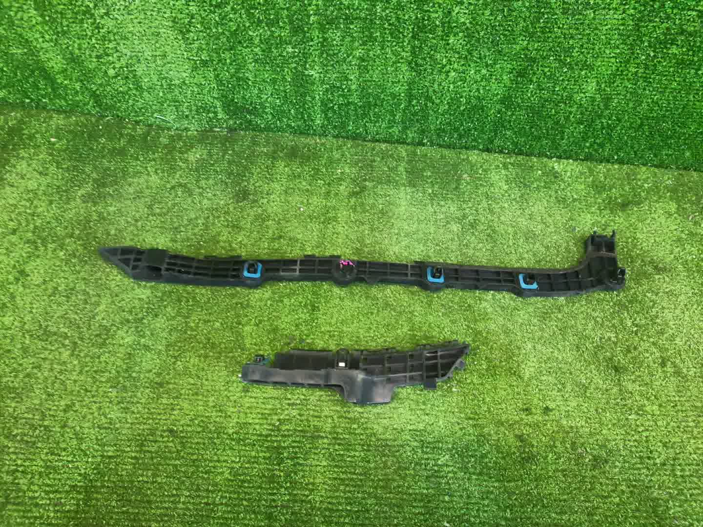 Крепление бампера правое заднее TOYOTA SAI AZK10 52575-75010 3 ракурс