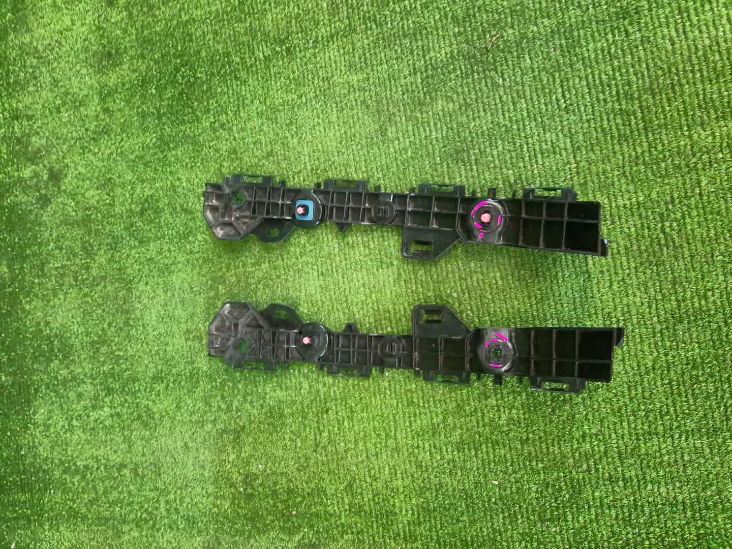 Крепление бампера левое заднее TOYOTA AQUA MXPK11 52576-5223 4 ракурс