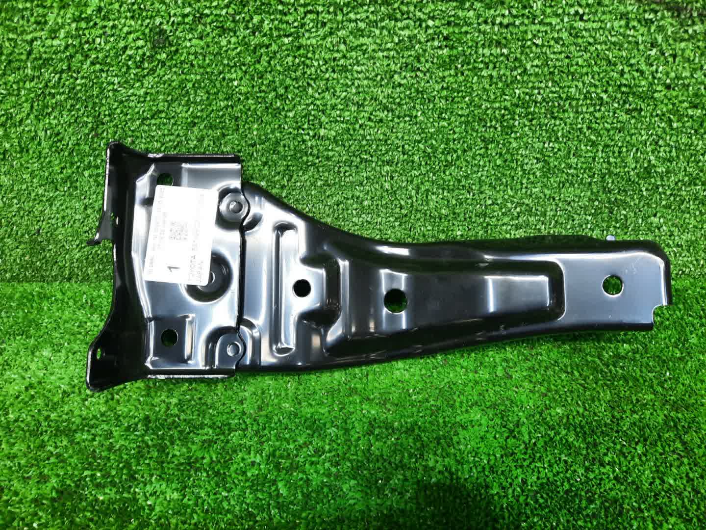 Крепление бампера правое переднее TOYOTA LAND CRUISER PRADO TRJ150 52102-60281 2 ракурс