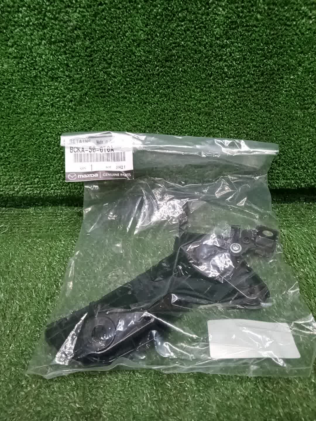 Крепление бампера правое переднее MAZDA MAZDA 3 BP5P BCKA-50-0T0A 1 ракурс