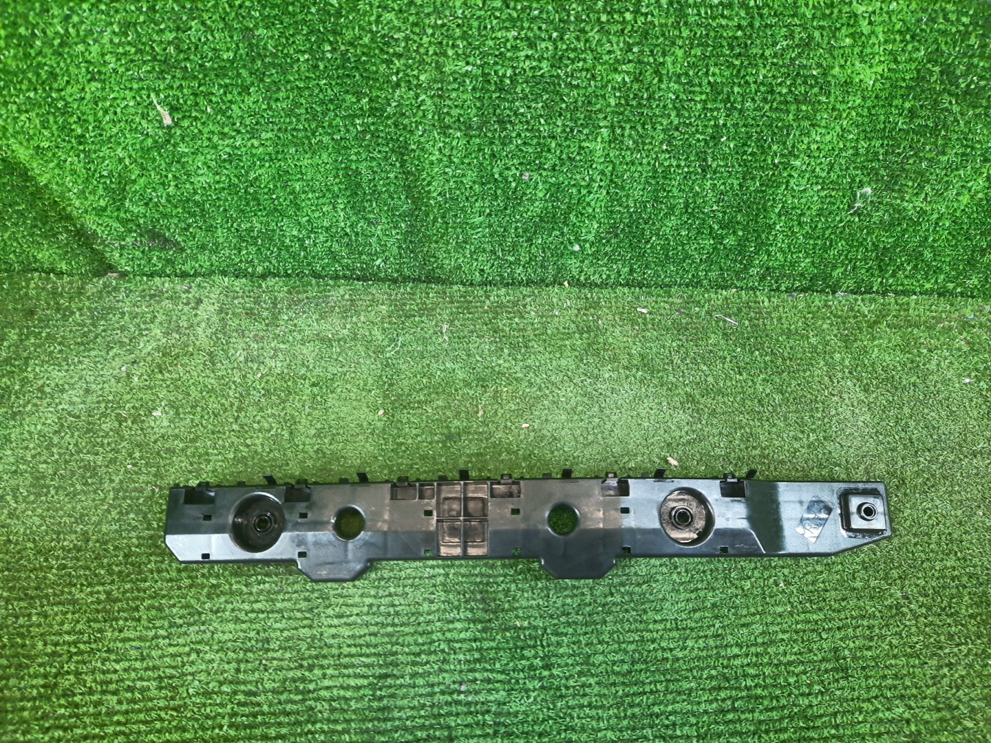 Крепление бампера правое заднее NISSAN X-TRAIL T33 85220-6RA0B 1 ракурс