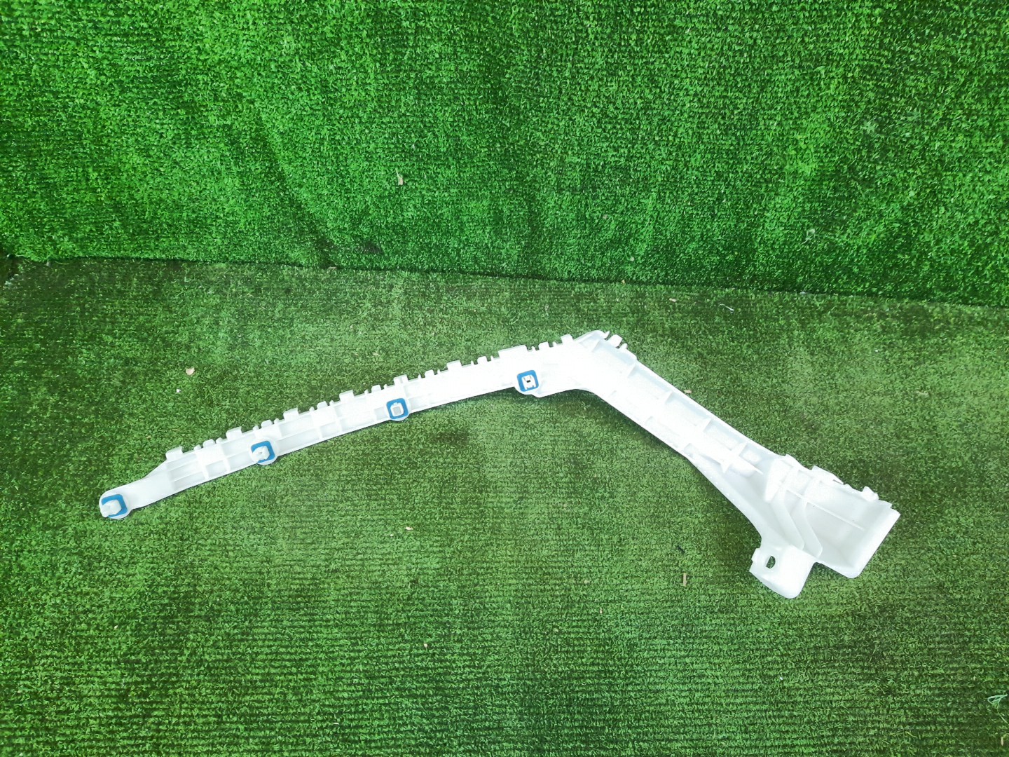Крепление бампера правое заднее MITSUBISHI ECLIPSE CROSS GK1W 6410F368 2 ракурс