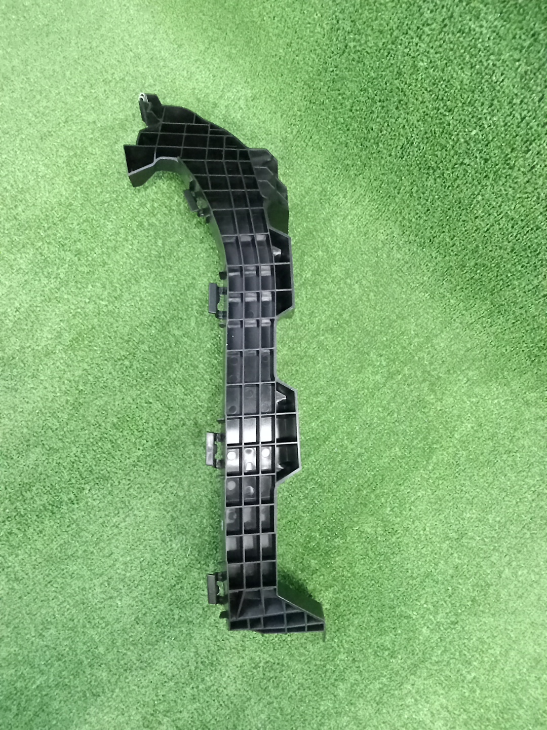 Крепление бампера правое переднее HONDA ZR-V RZ3 71240-3W0-A00 3 ракурс