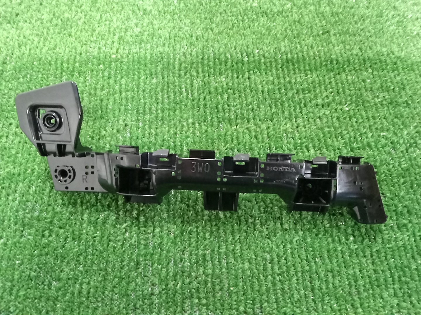 Крепление бампера правое переднее HONDA ZR-V RZ3 71230-3W0-A01 2 ракурс