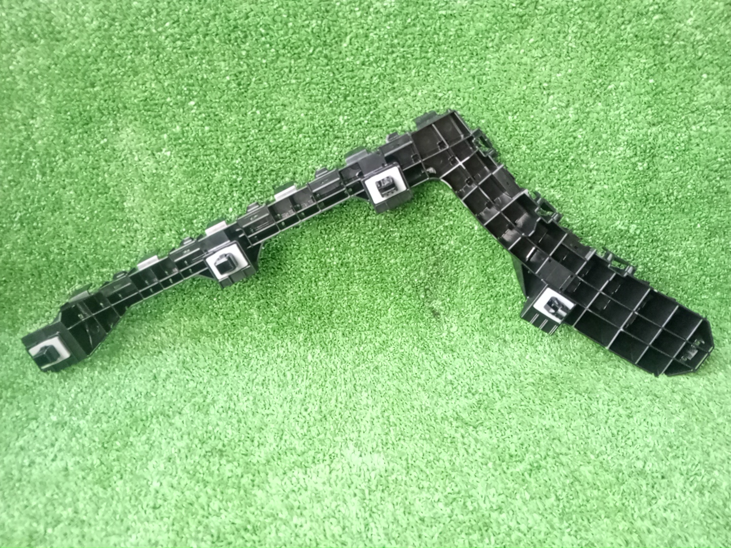 Крепление бампера правое заднее HONDA ZR-V RZ3 71630-3W0-A01 2 ракурс
