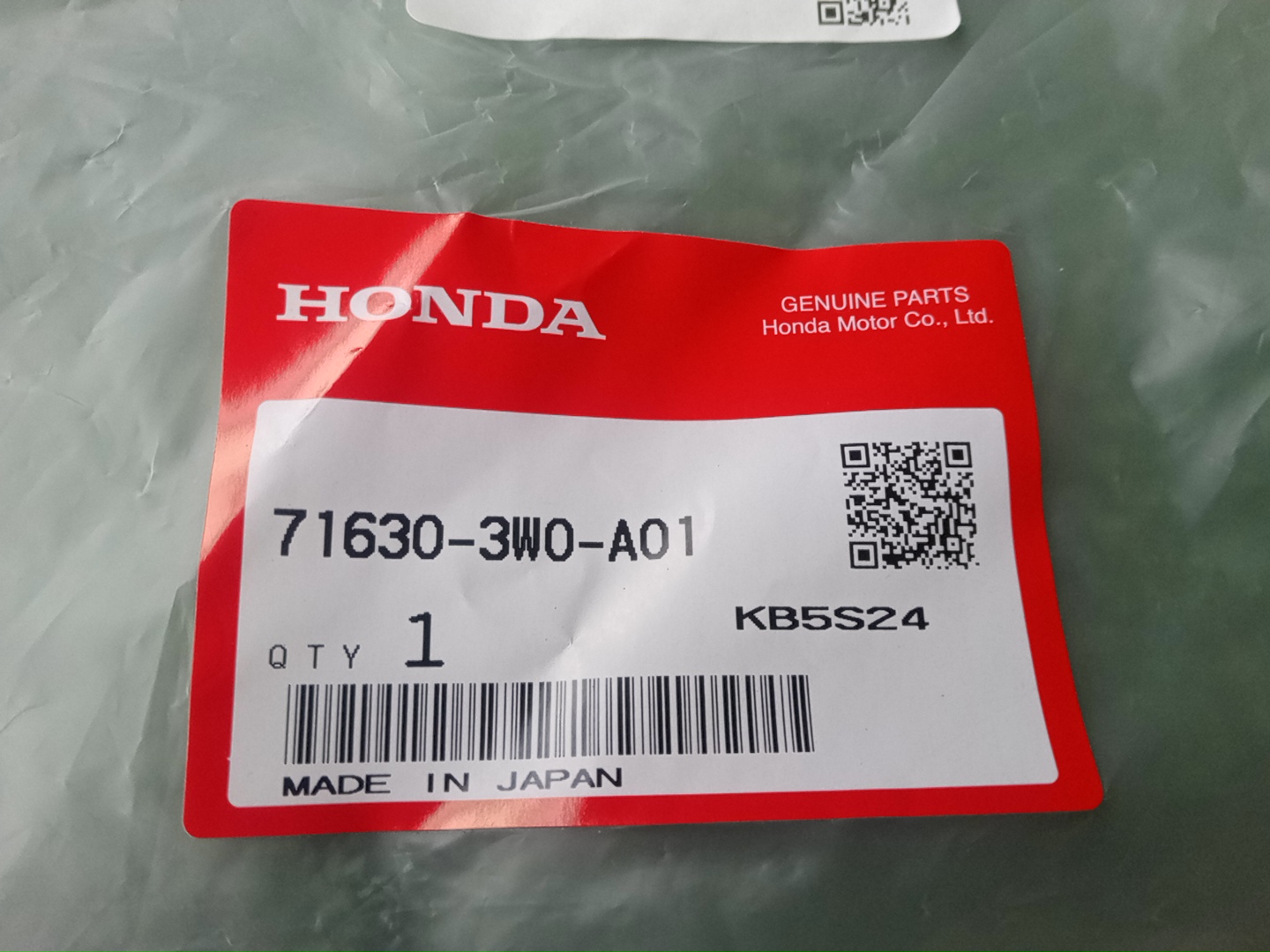 Крепление бампера правое заднее HONDA ZR-V RZ3 71630-3W0-A01 4 ракурс