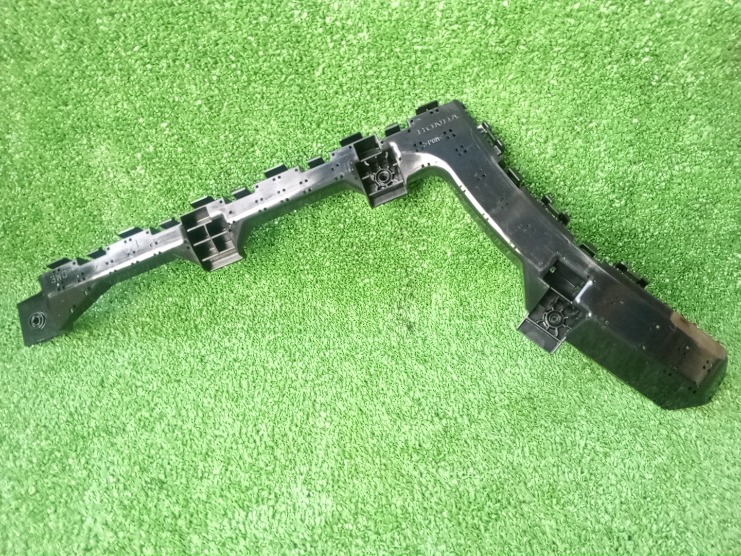 Крепление бампера левое заднее HONDA ZR-V RZ3 71680-3W0-A01 1 ракурс