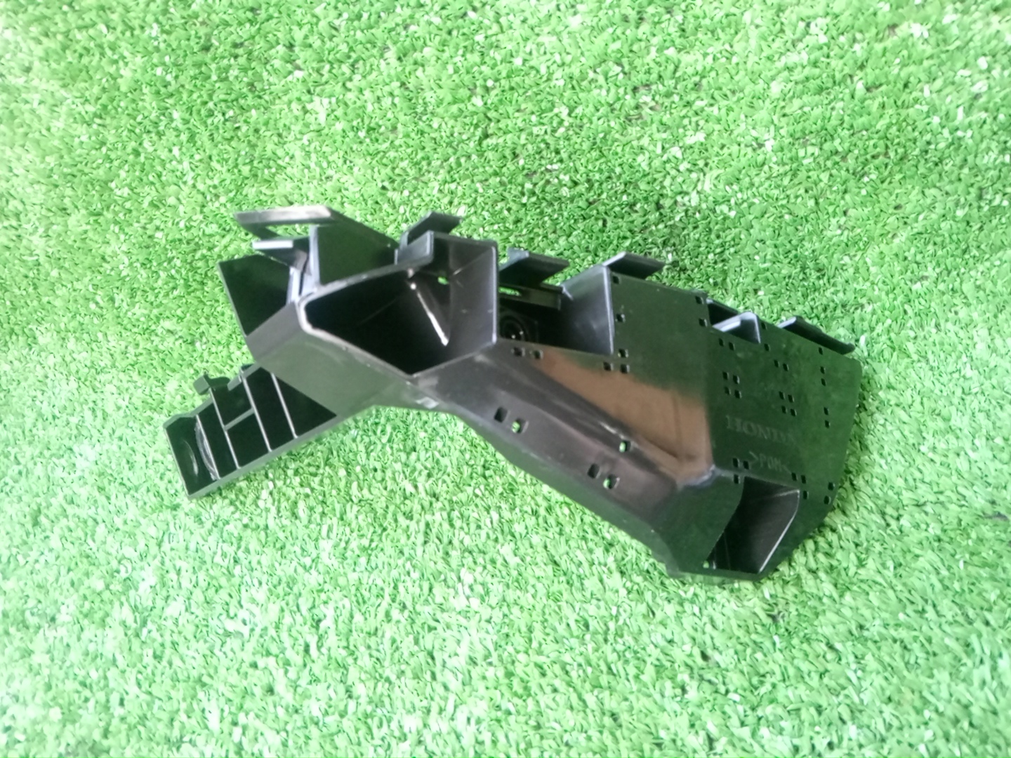Крепление бампера левое заднее HONDA N-WGN JH3 71680-TKR-003 1 ракурс