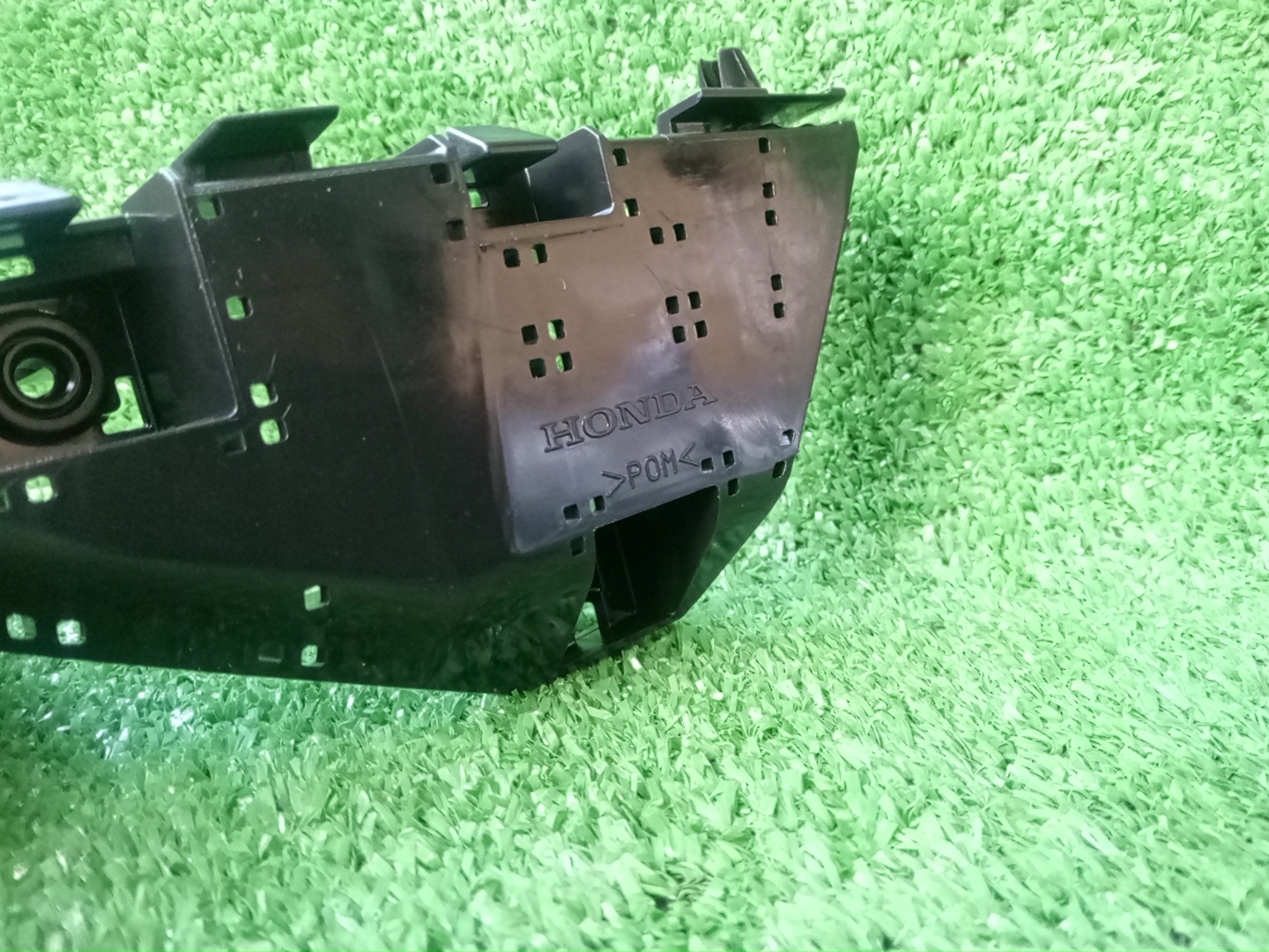 Крепление бампера левое заднее HONDA N-WGN JH3 71680-TKR-003 3 ракурс