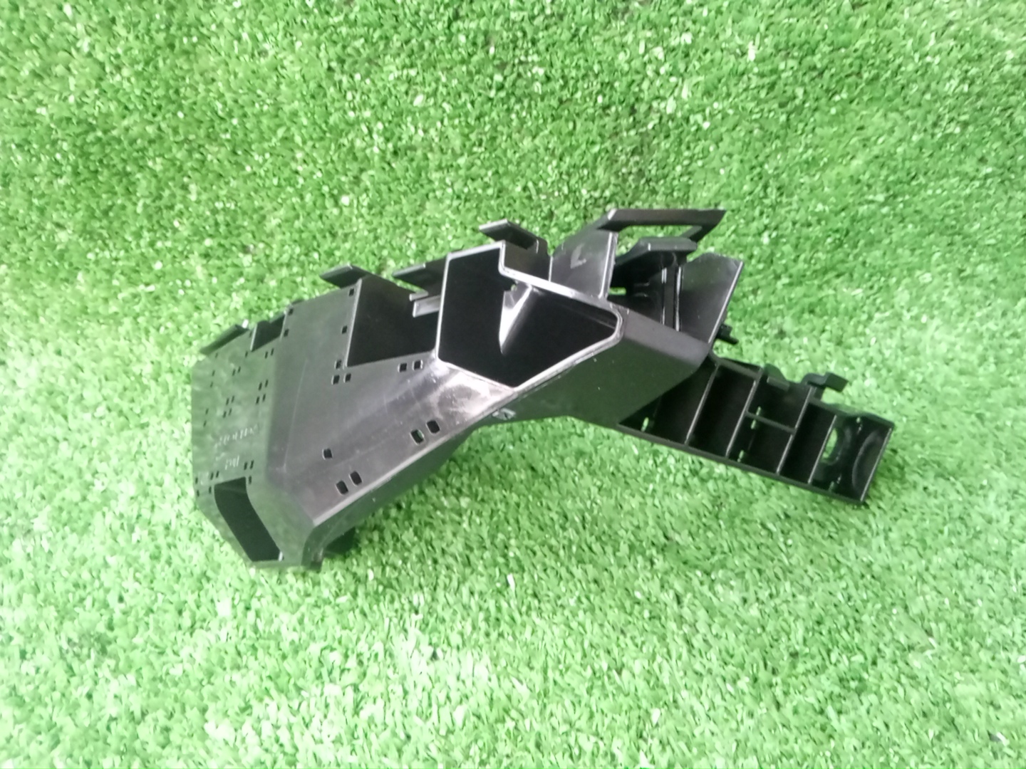 Крепление бампера правое заднее HONDA N-WGN JH3 71630-TKR-003 1 ракурс