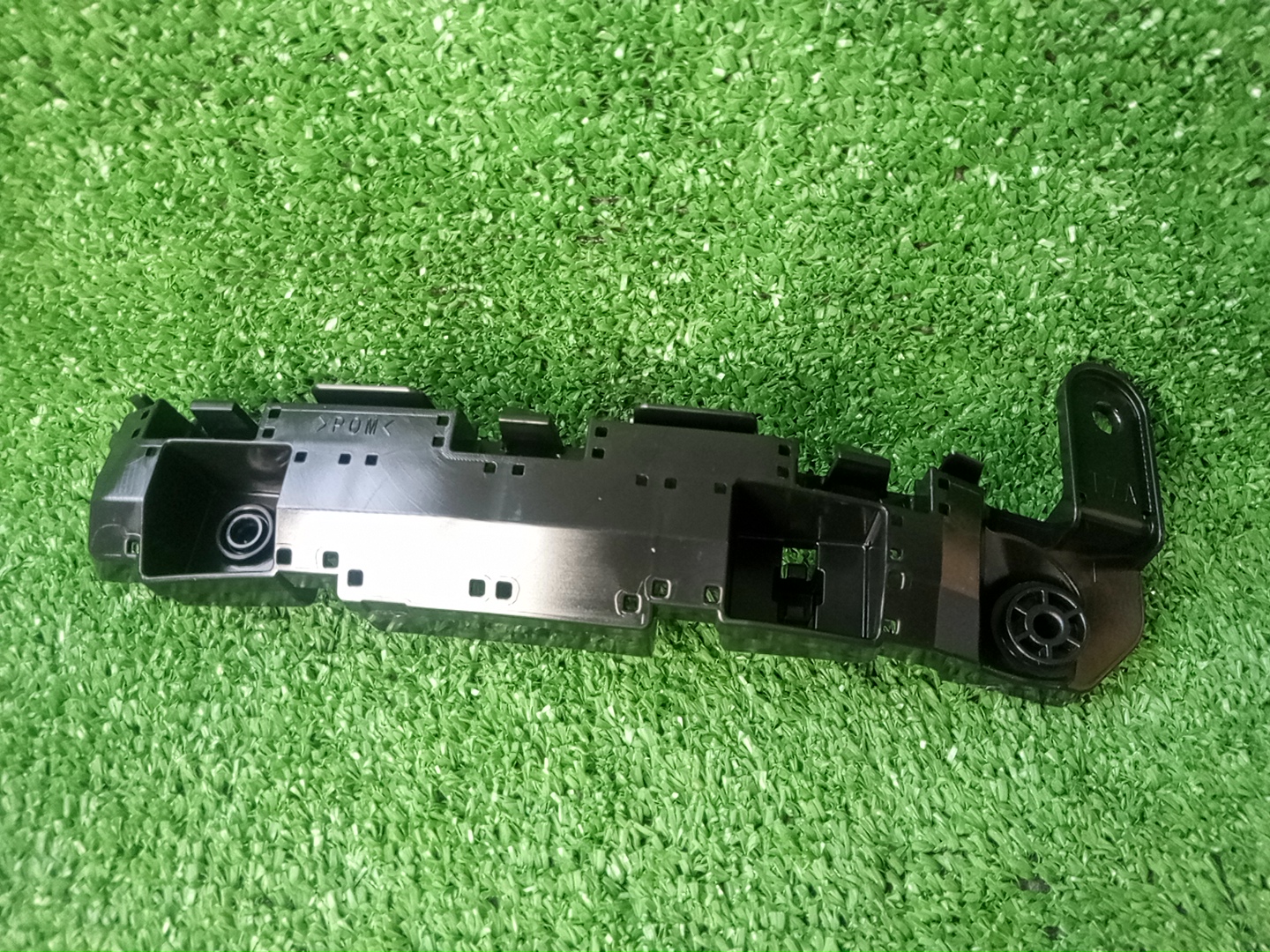 Крепление бампера левое переднее HONDA VEZEL RU1 71198-T7A-J00 1 ракурс