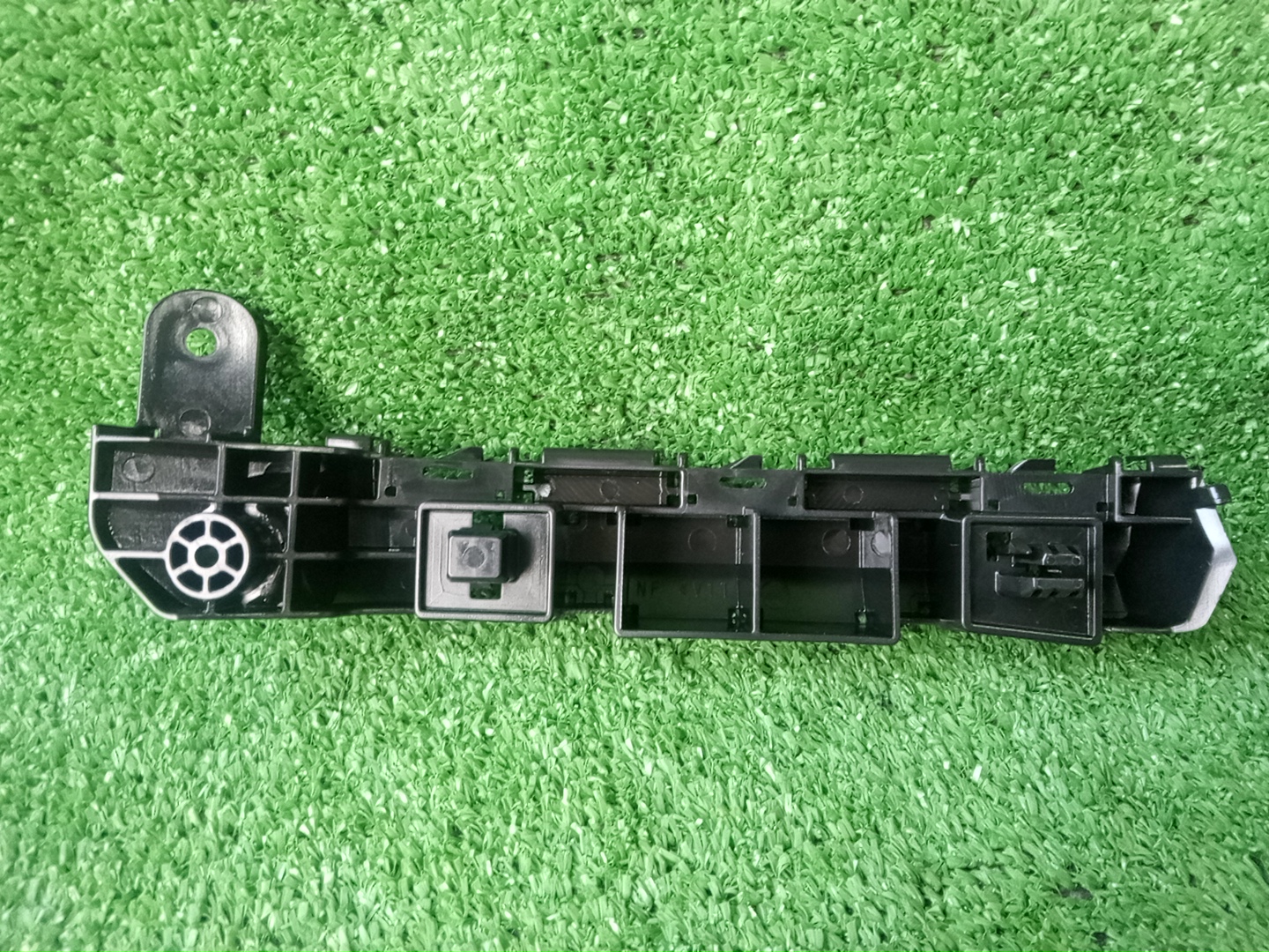 Крепление бампера левое переднее HONDA VEZEL RU1 71198-T7A-J00 2 ракурс