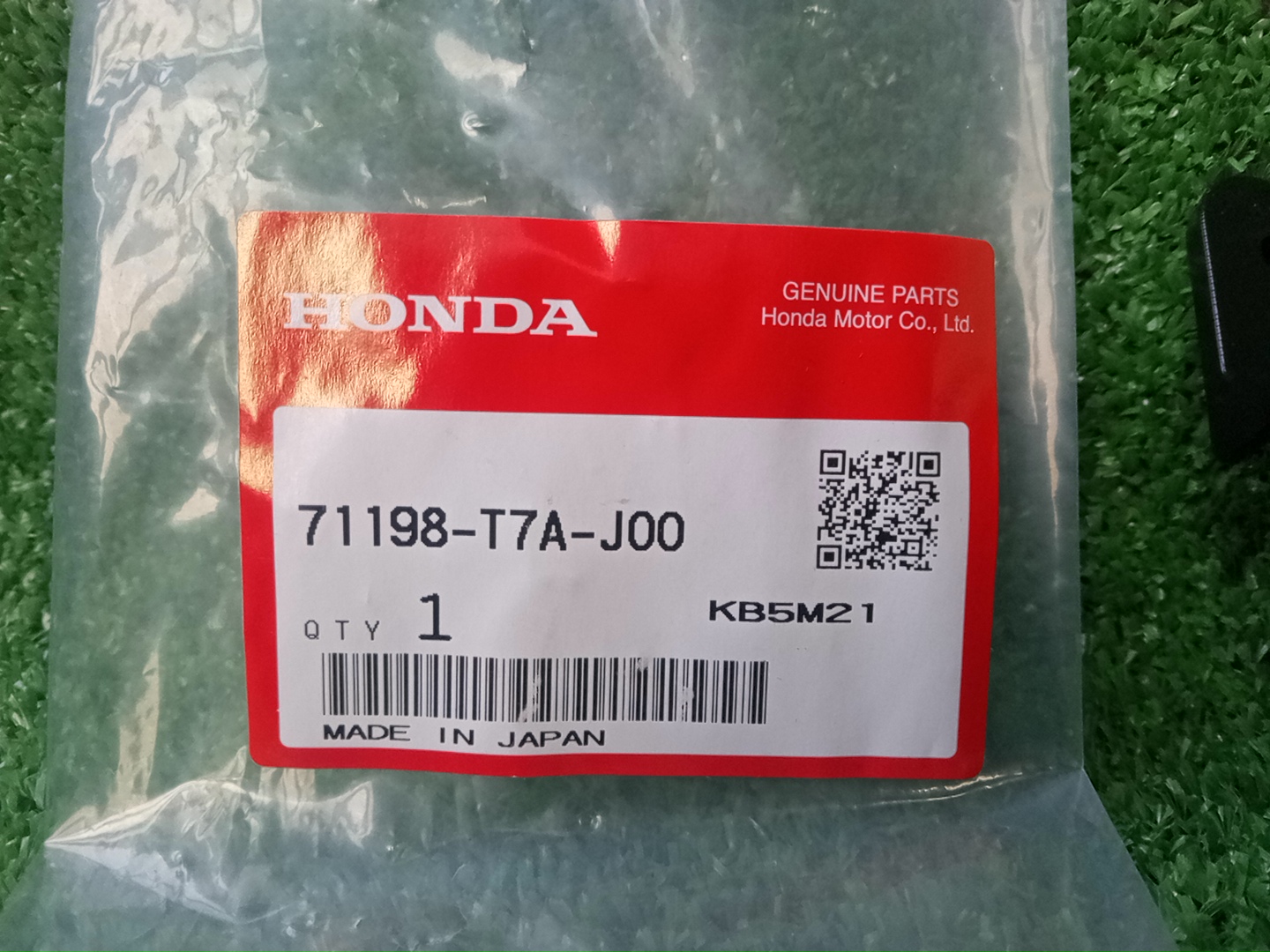 Крепление бампера левое переднее HONDA VEZEL RU1 71198-T7A-J00 3 ракурс