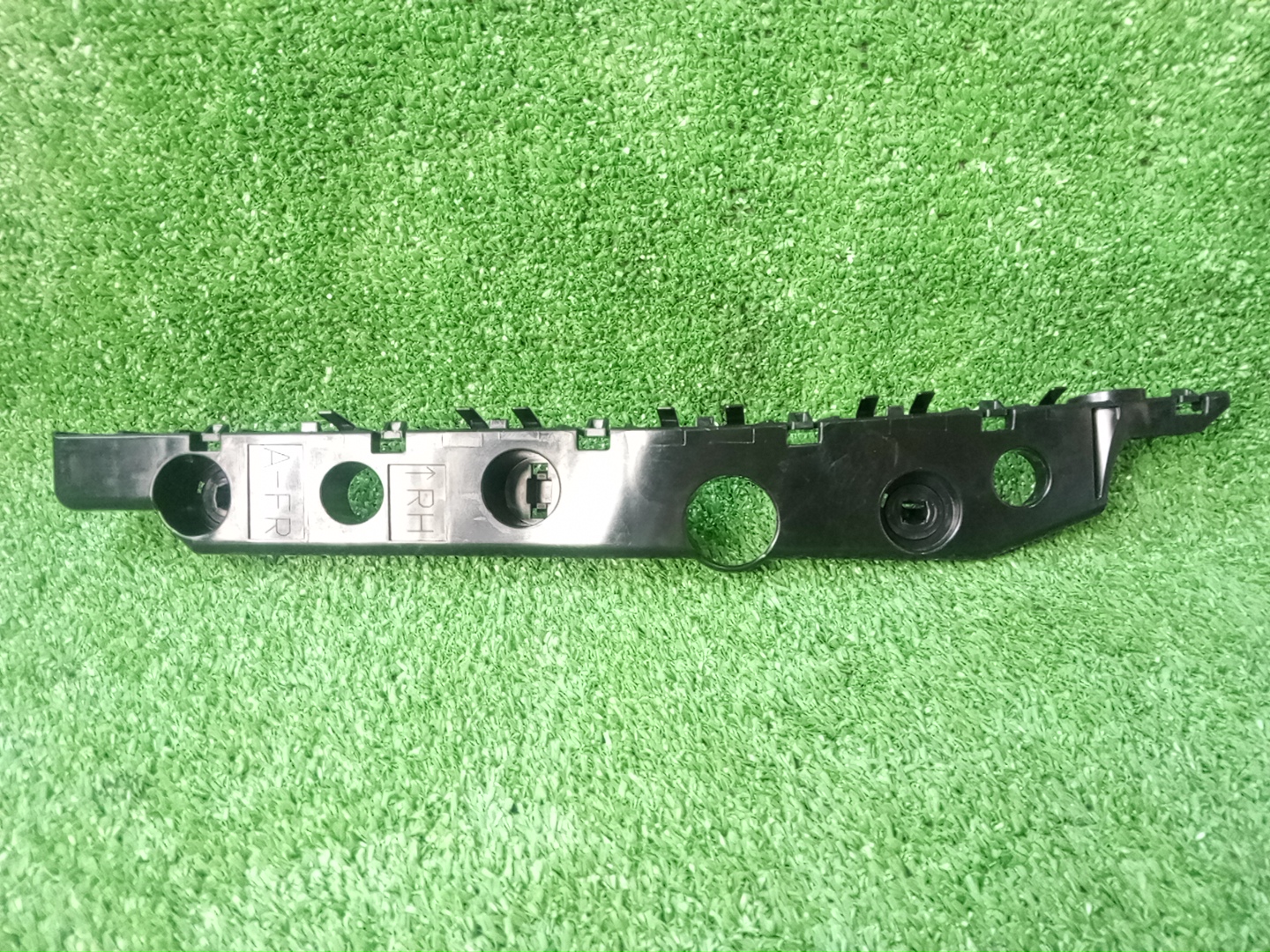 Крепление бампера правое переднее MITSUBISHI EK X B34W MQ715361 1 ракурс