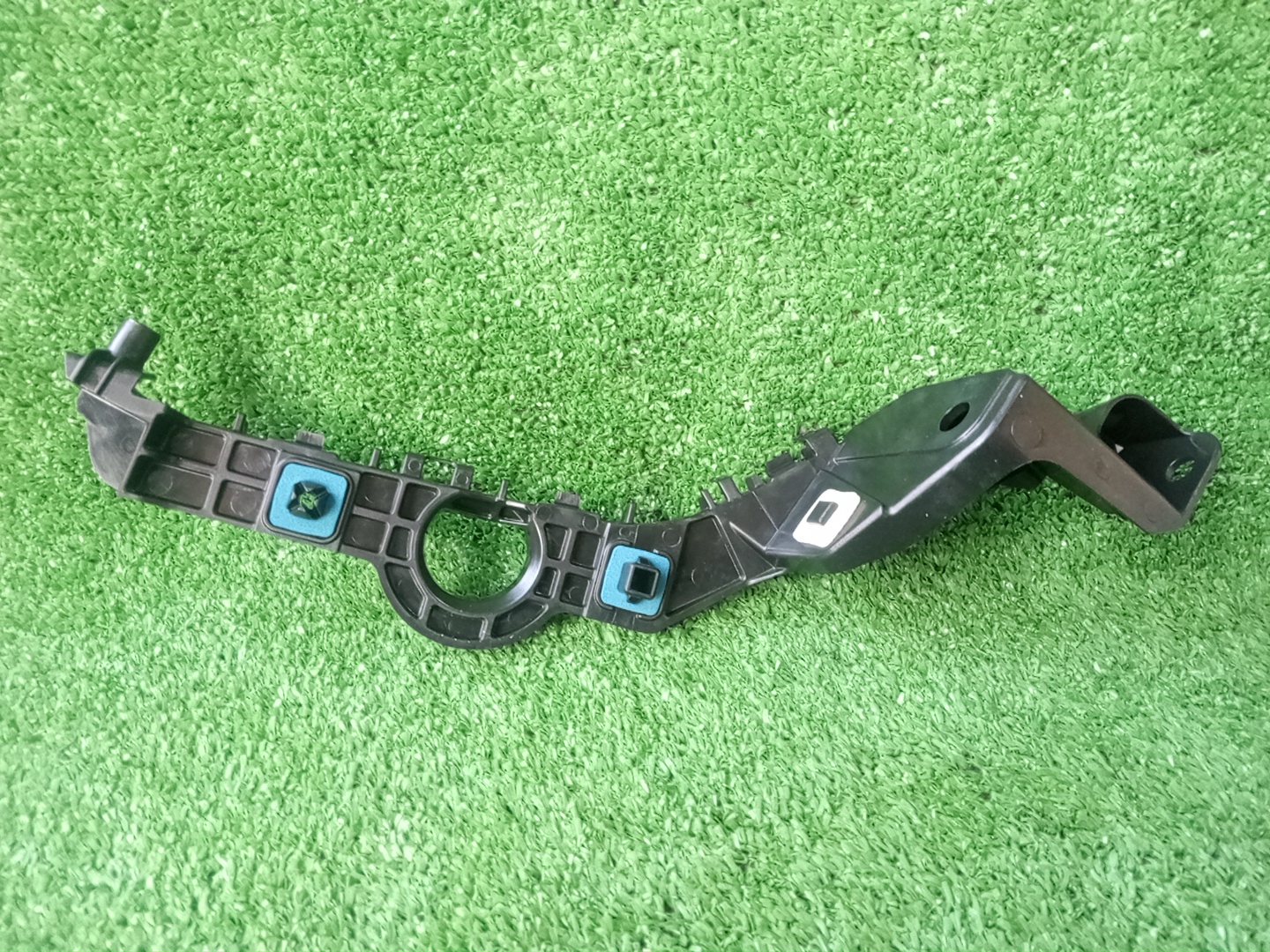 Крепление бампера правое заднее MITSUBISHI DELICA D:2 MB37S MQ515650 2 ракурс