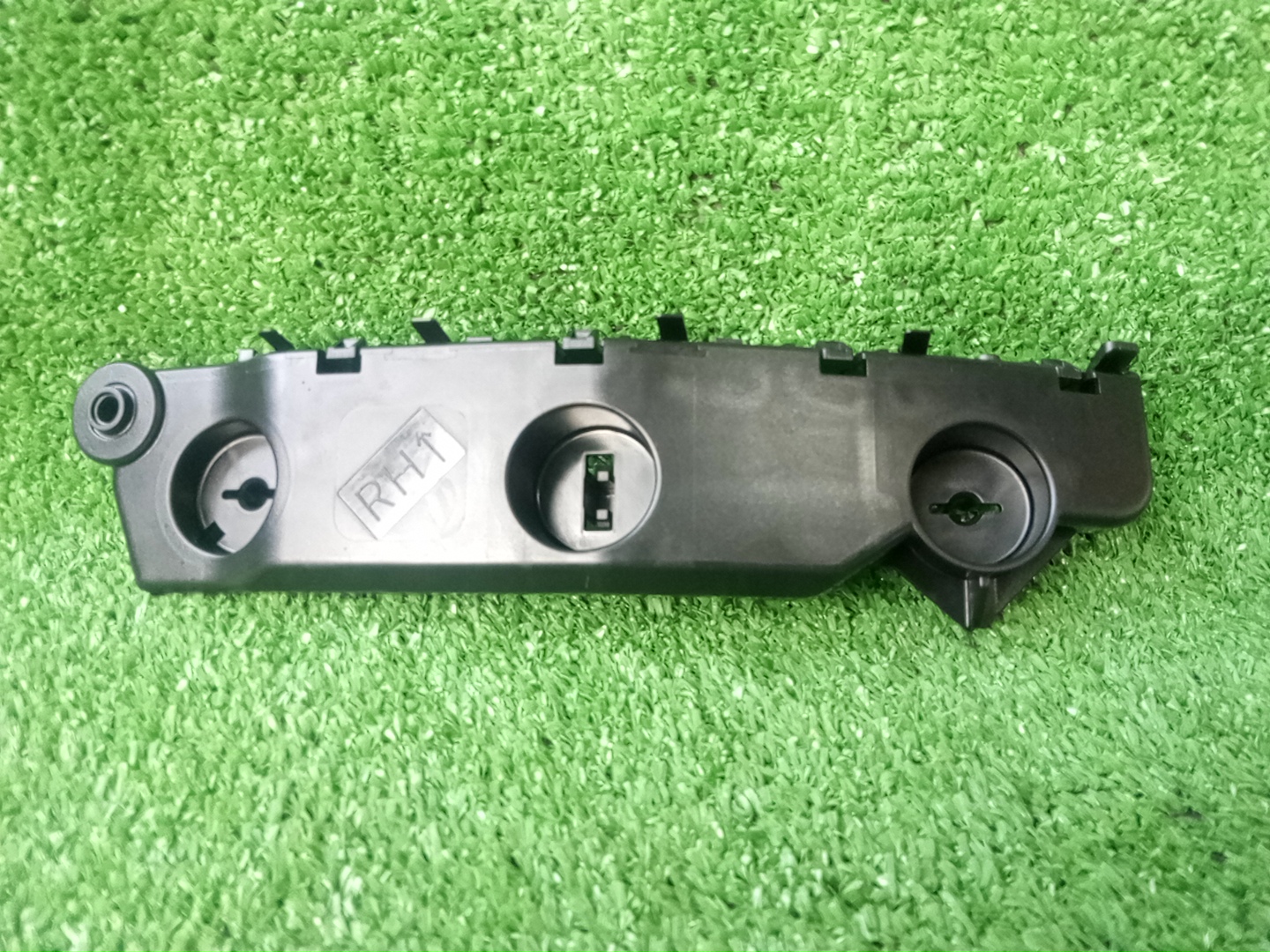 Крепление бампера правое переднее NISSAN X-TRAIL SNT33 62222-6RA0A 1 ракурс