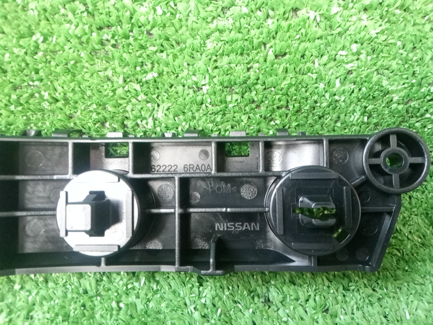 Крепление бампера правое переднее NISSAN X-TRAIL SNT33 62222-6RA0A 3 ракурс