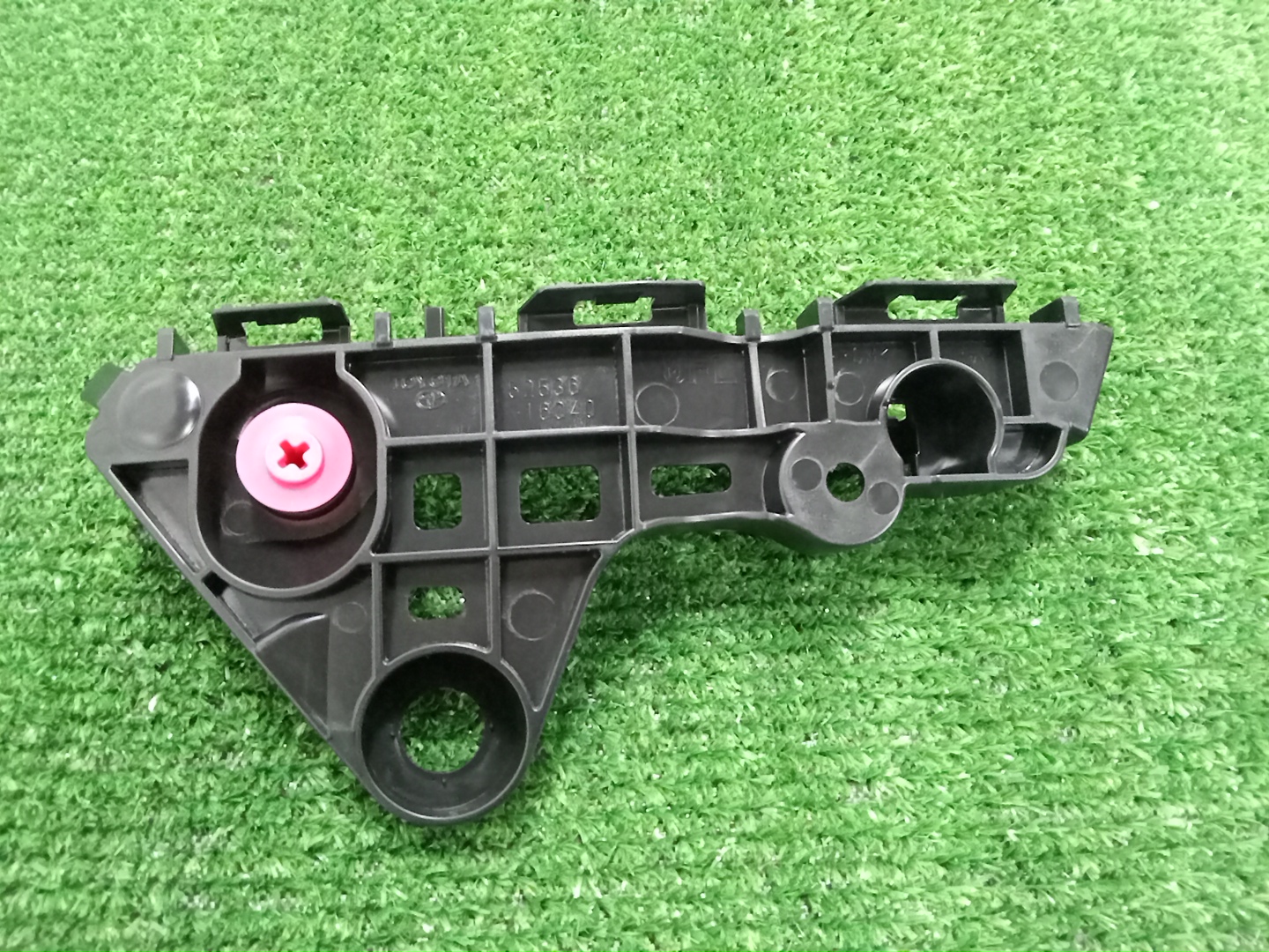 Крепление бампера левое переднее TOYOTA COROLLA CROSS MXGA10 52536-16040 1 ракурс