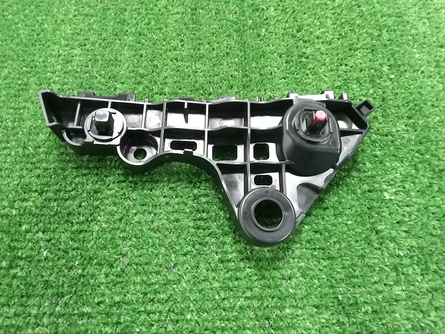 Крепление бампера левое переднее TOYOTA COROLLA CROSS MXGA10 52536-16040 2 ракурс