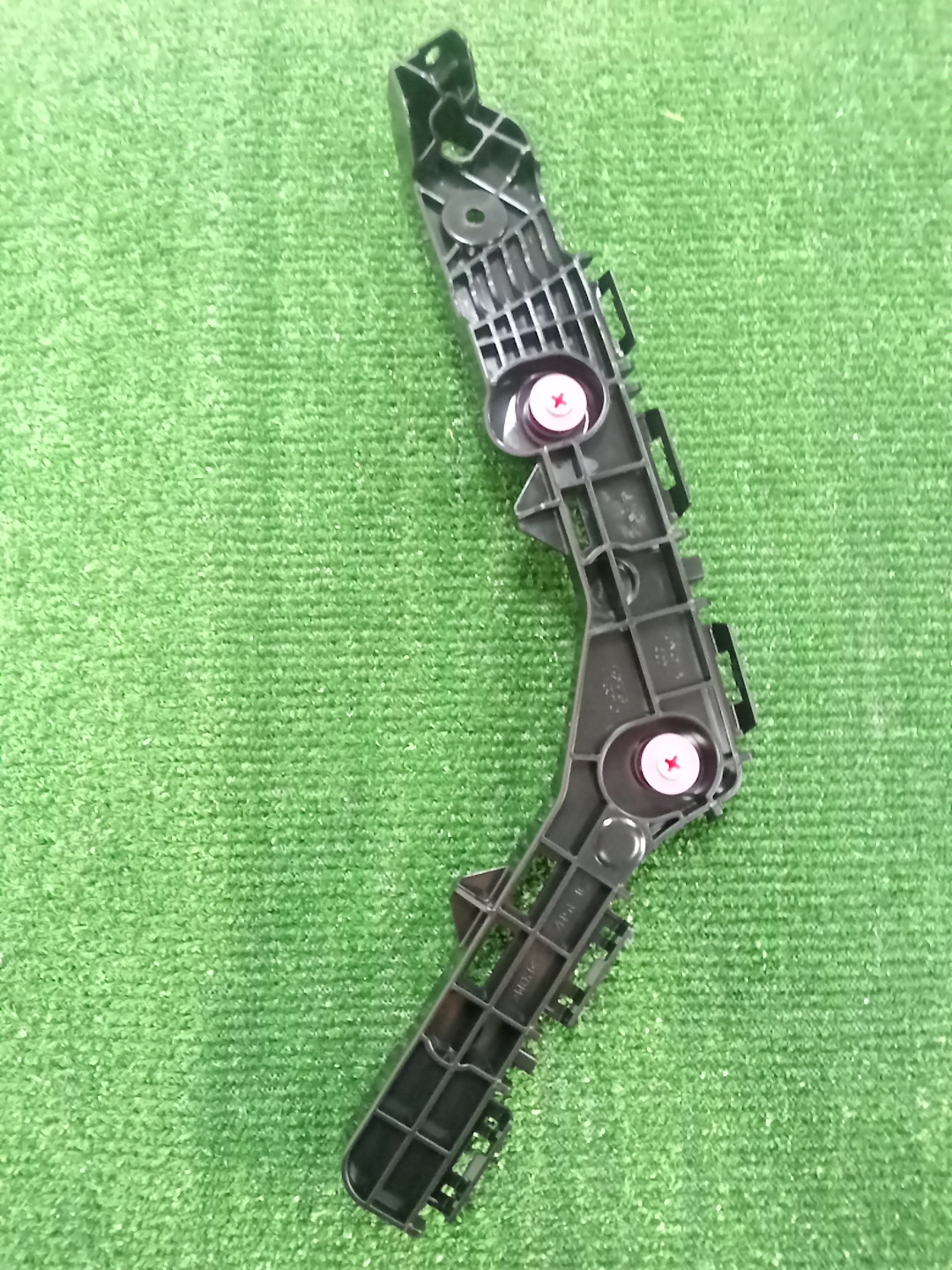 Крепление бампера левое заднее TOYOTA COROLLA CROSS MXGA10 52576-16010 1 ракурс