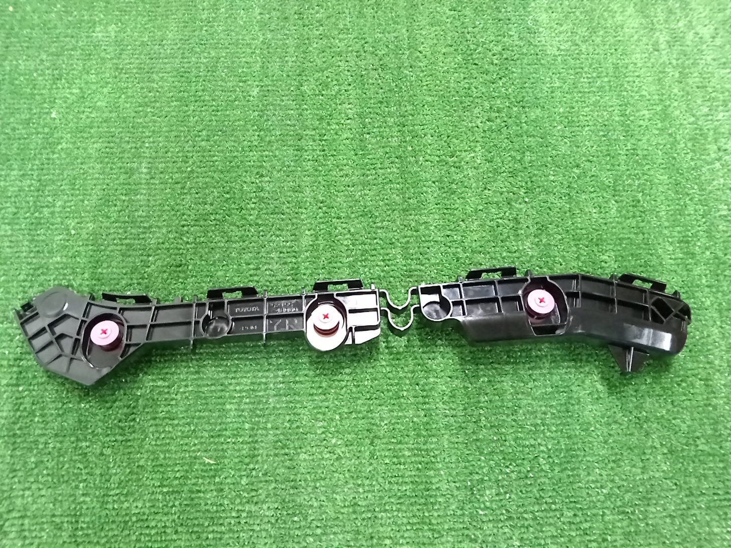 Крепление бампера правое заднее TOYOTA HARRIER AXUH80 52155-48060 1 ракурс