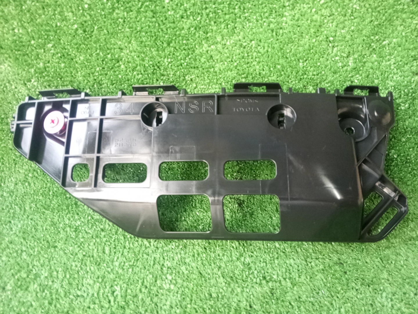 Крепление бампера правое переднее TOYOTA VOXY ZRR80G 52115-28270 1 ракурс