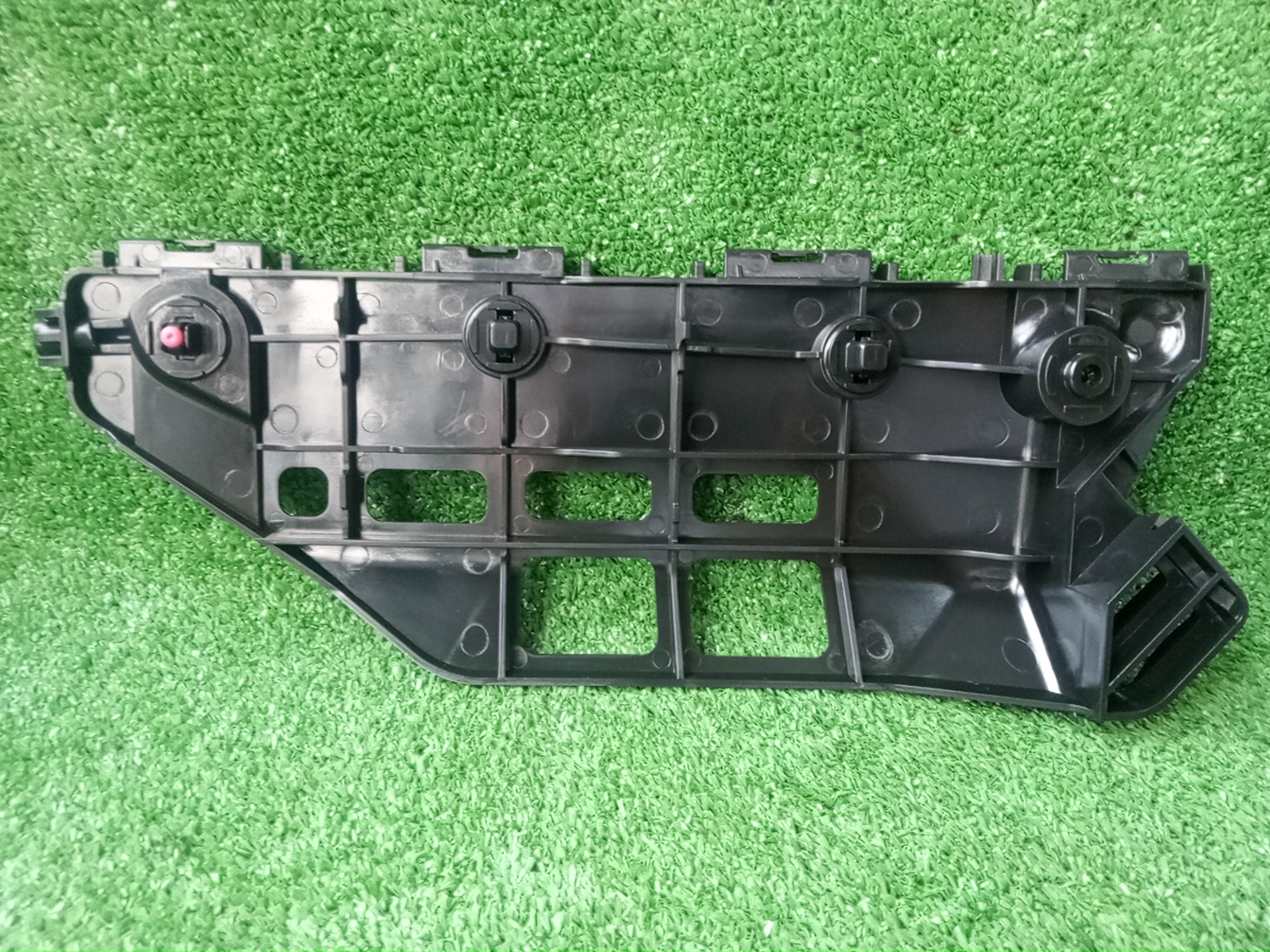 Крепление бампера левое переднее TOYOTA VOXY ZRR80G 52116-28270 2 ракурс